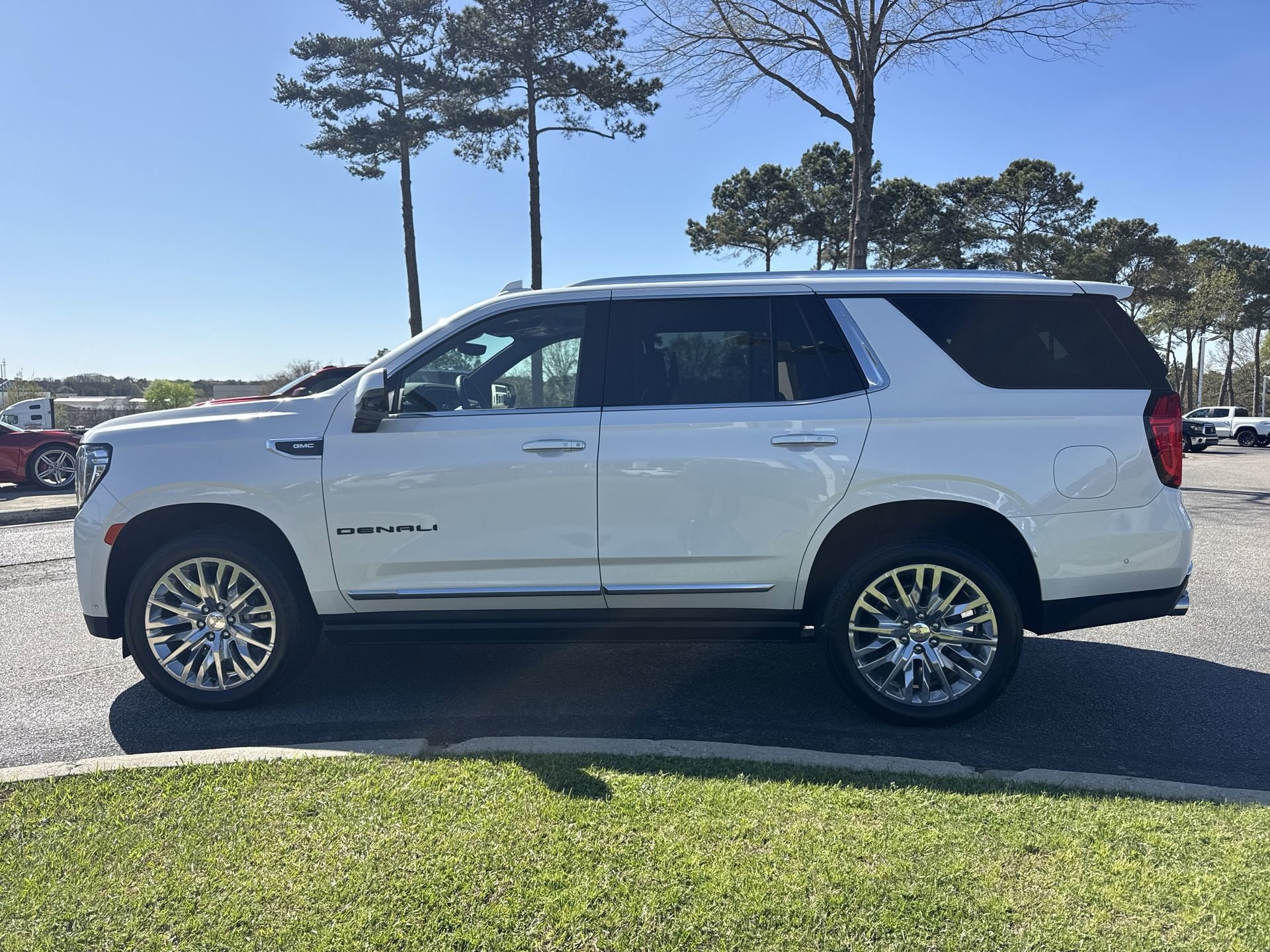 2023 GMC Yukon Denali photo 5