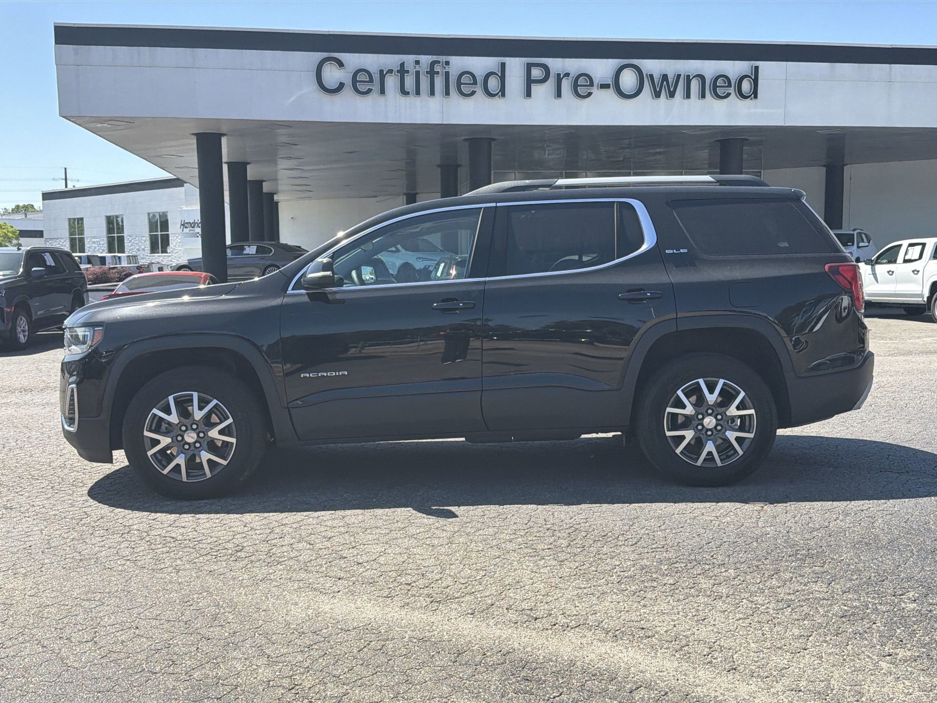 2023 GMC Acadia SLE photo 5