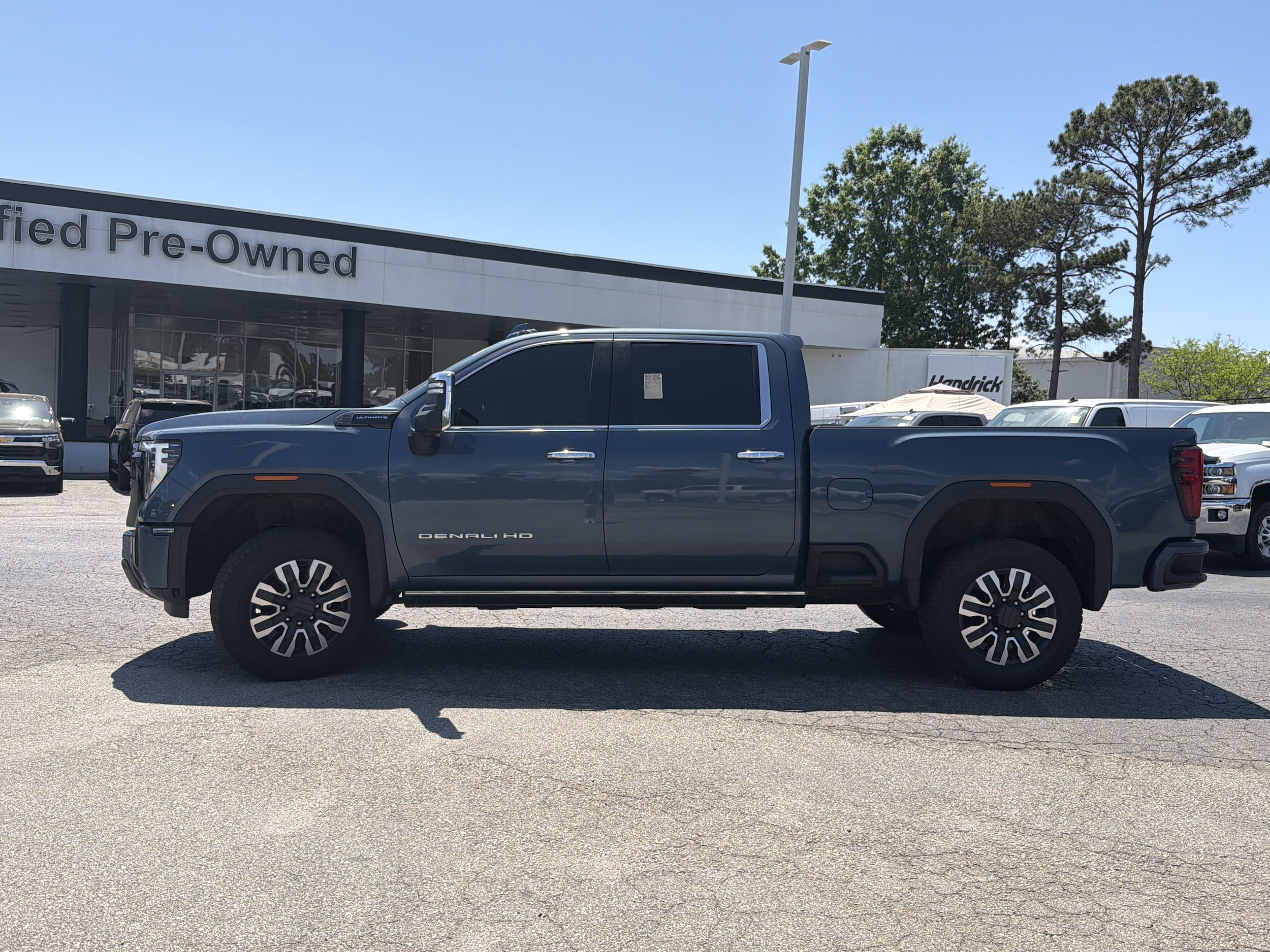 2025 GMC Sierra 2500HD Denali Ultimate photo 3