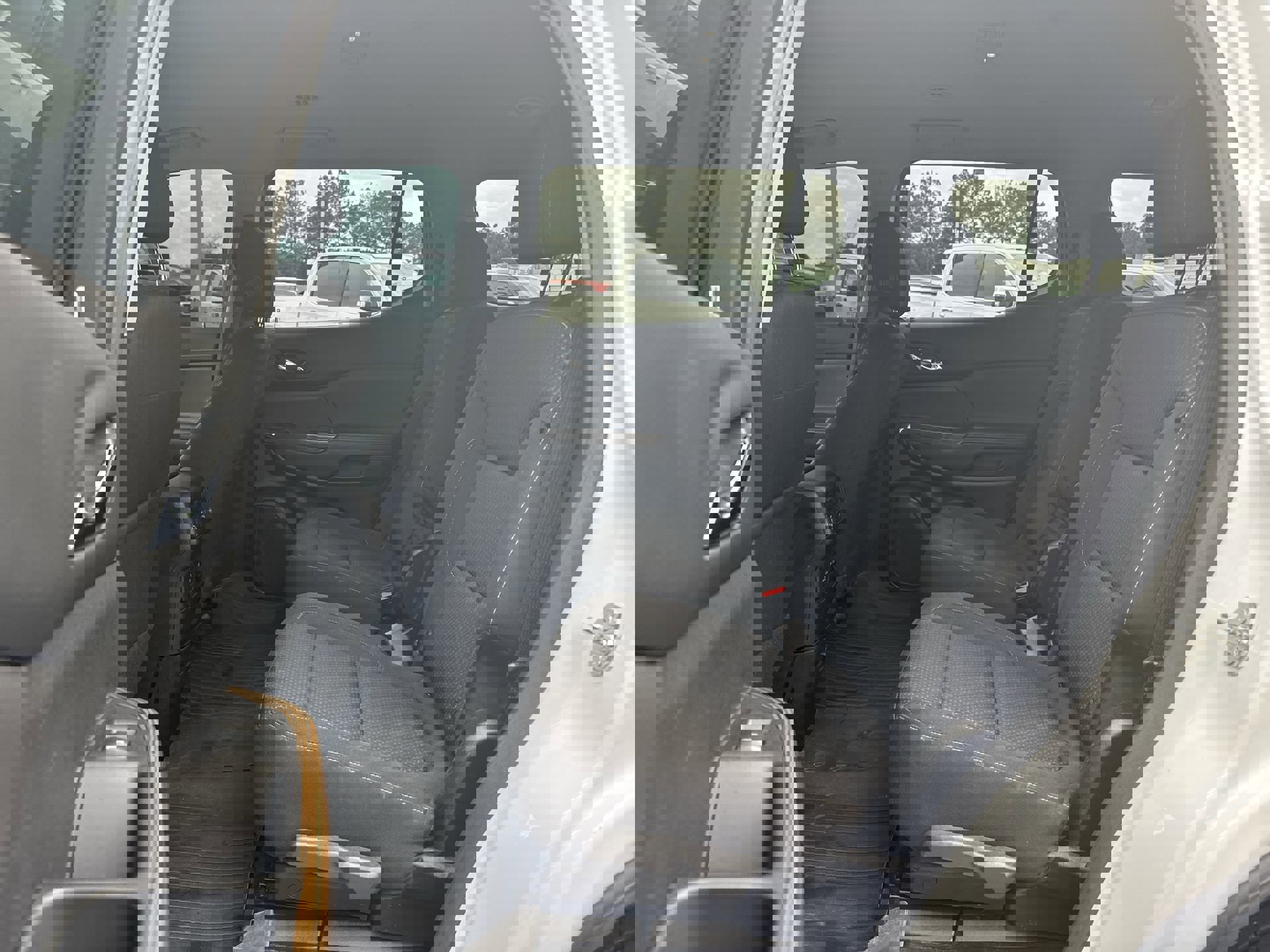 2023 GMC Acadia SLE photo 2