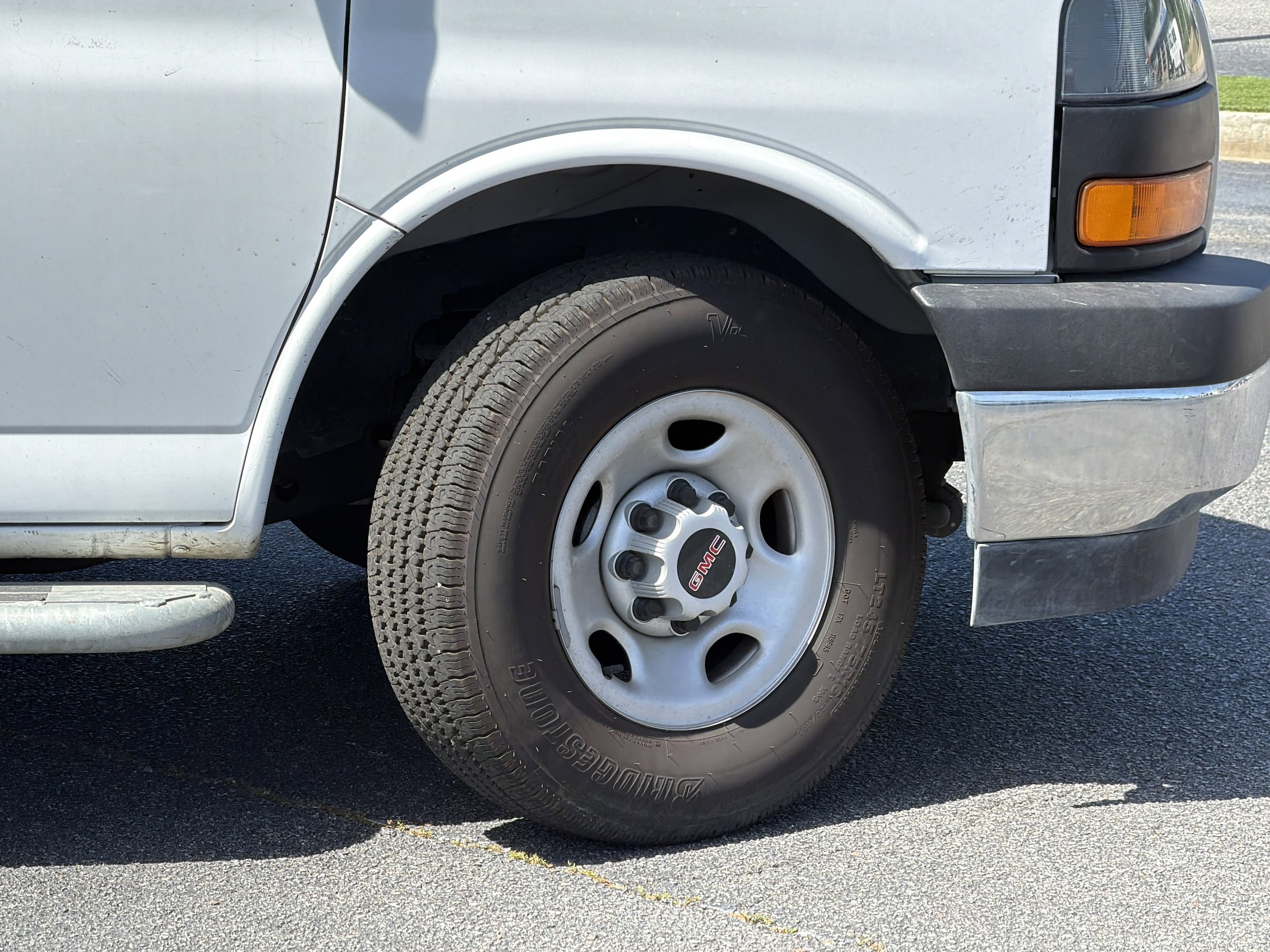 2024 GMC Savana Cargo Van photo 4