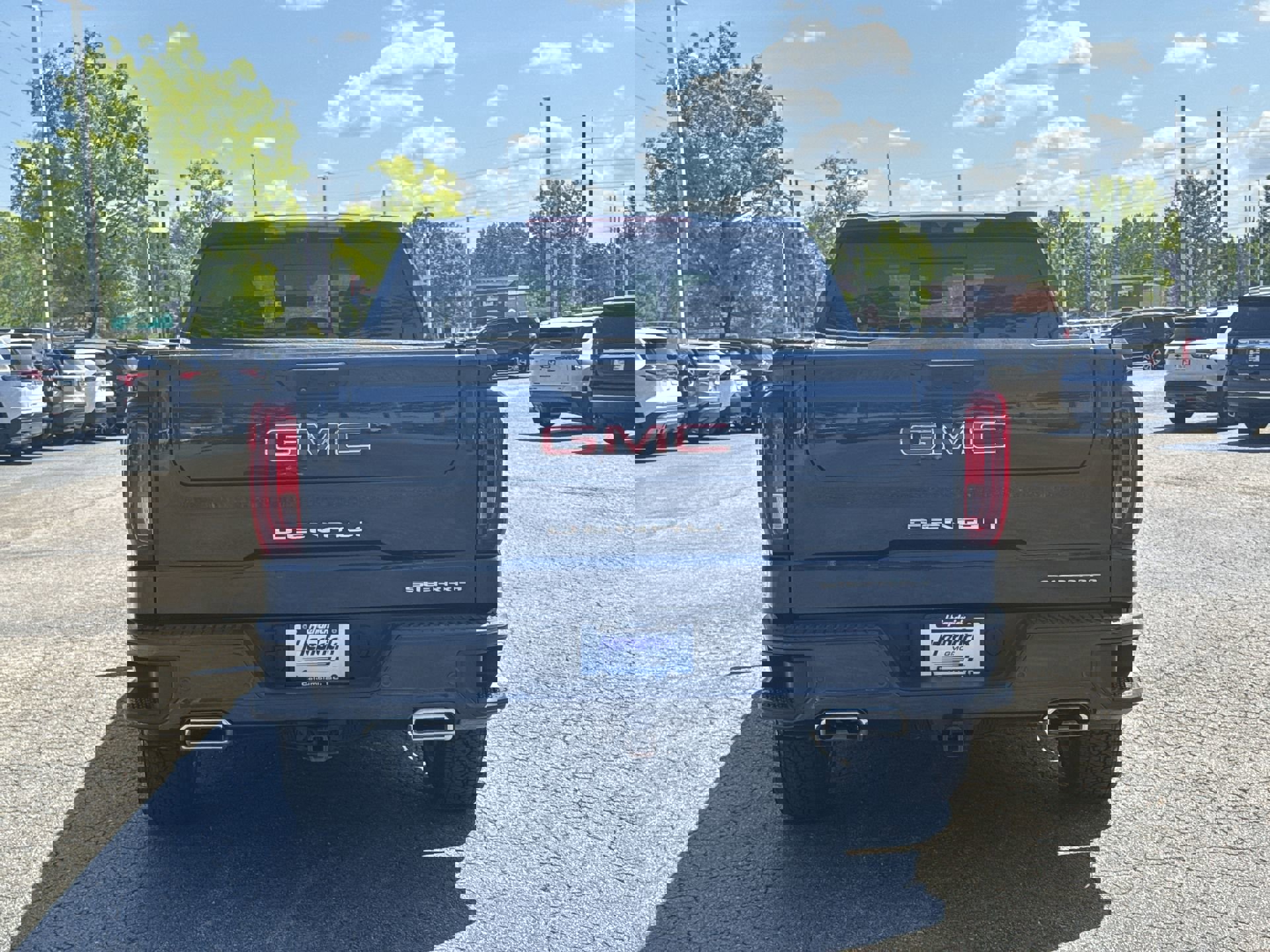 2023 GMC Sierra 1500 Denali photo 3