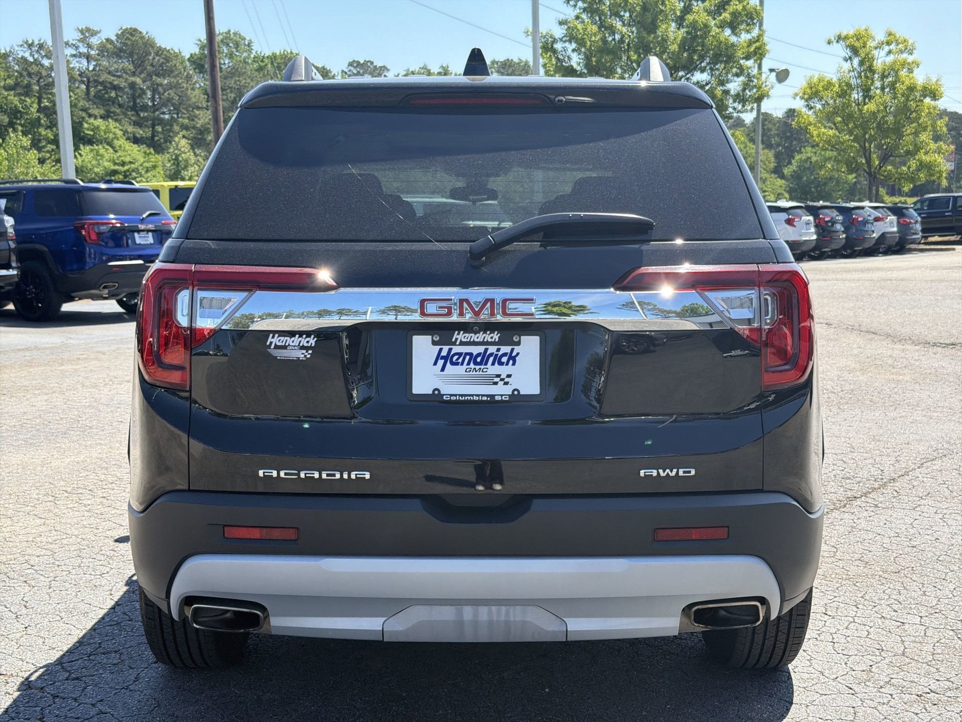 2023 GMC Acadia SLE photo 3