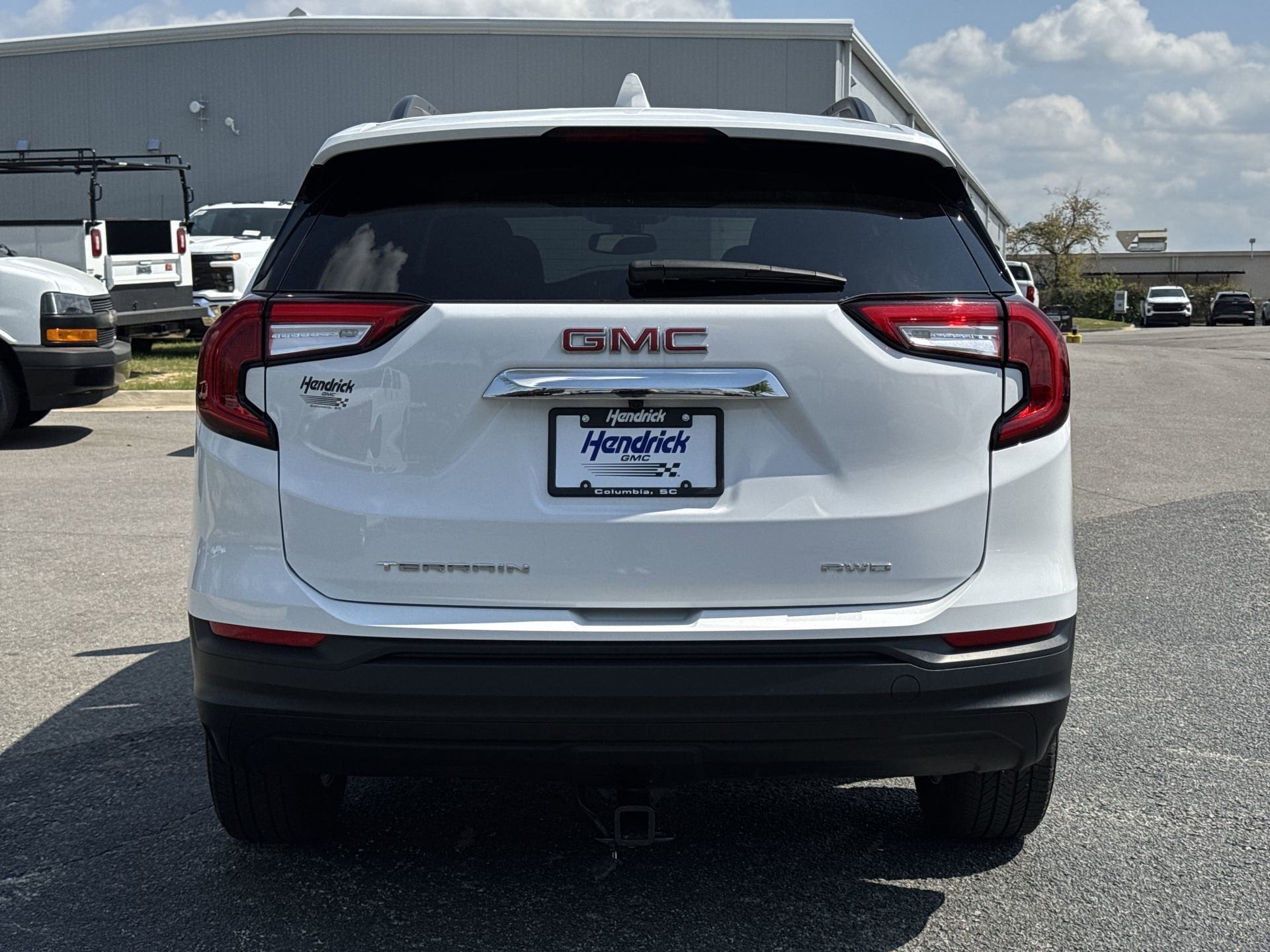 2024 GMC Terrain SLE photo 3