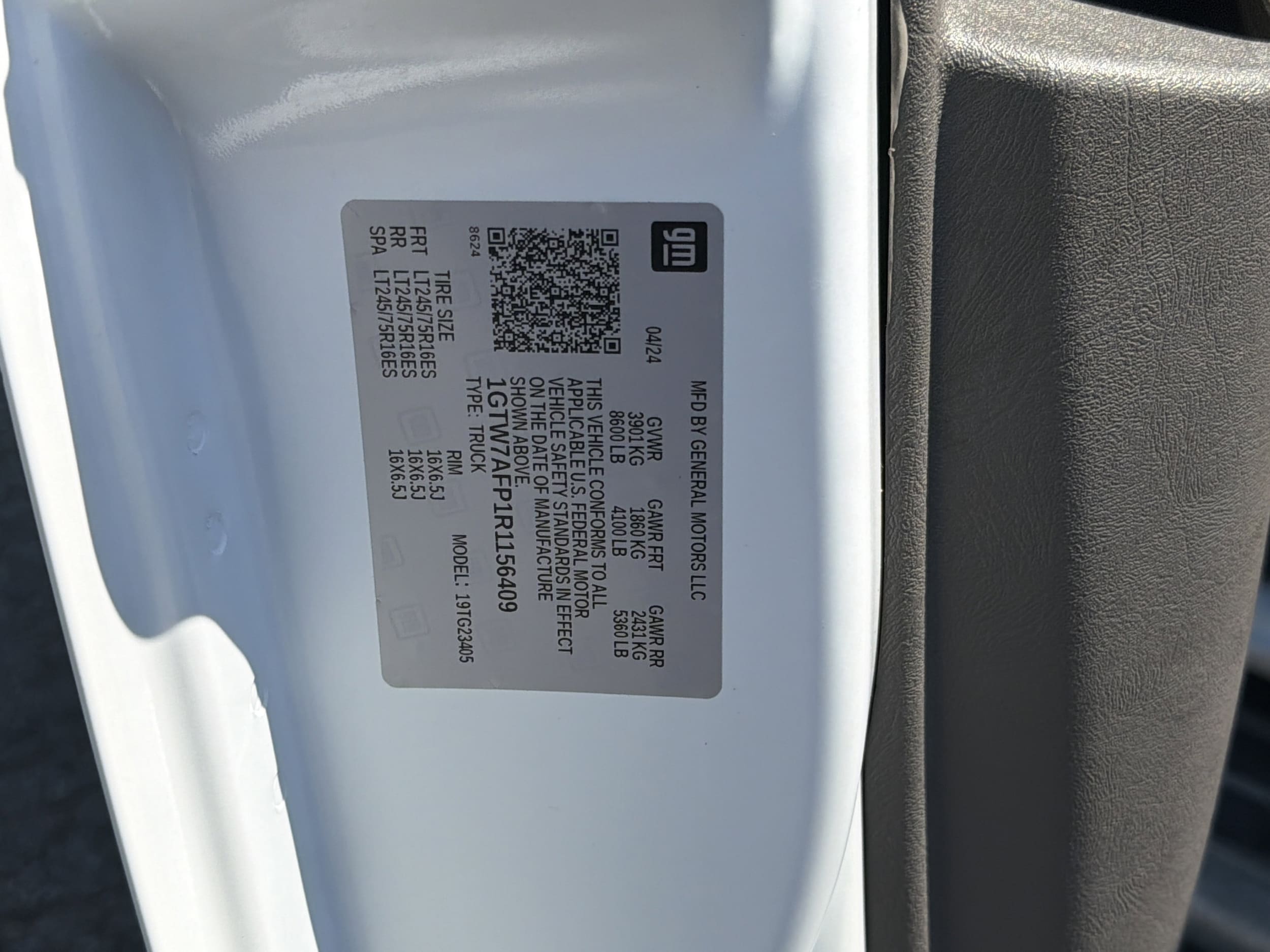 2024 GMC Savana Cargo Van photo 4