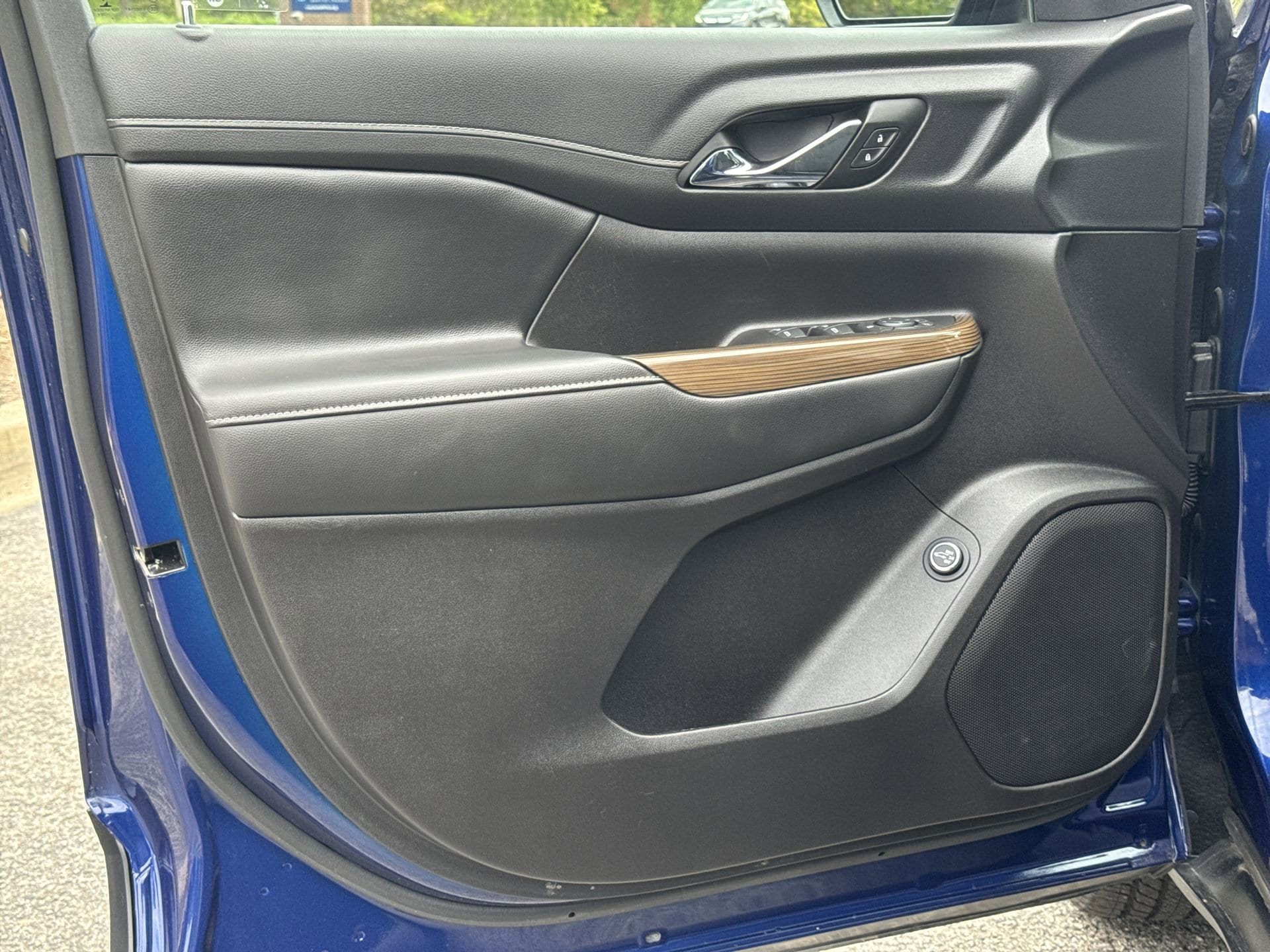 2023 GMC Acadia SLE photo 6