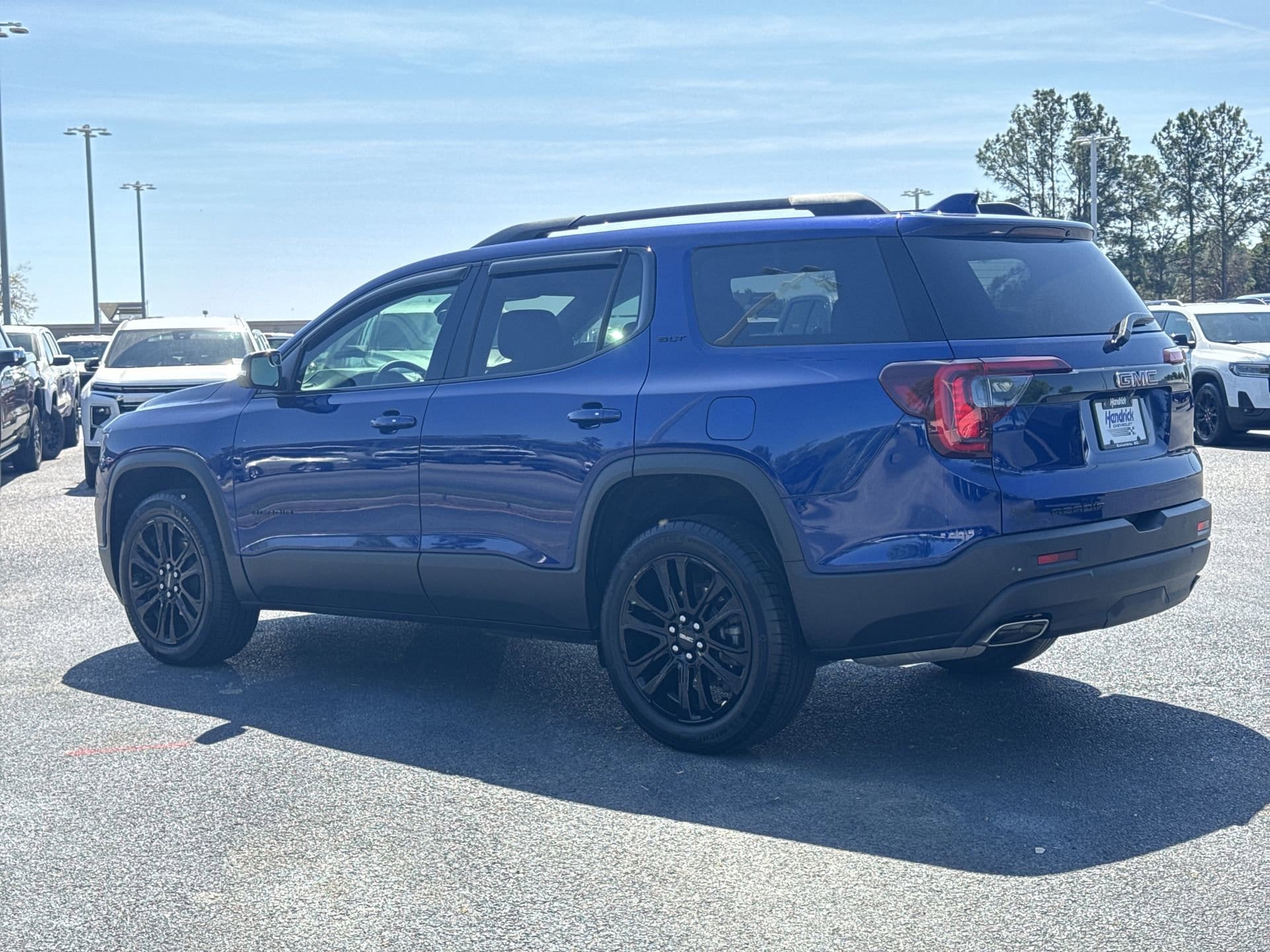 2023 GMC Acadia SLT photo 6