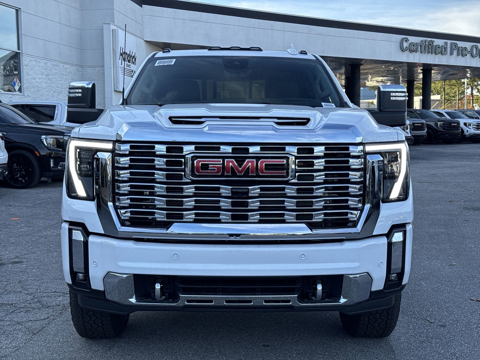 2026 GMC Sierra 2500HD Denali photo 2