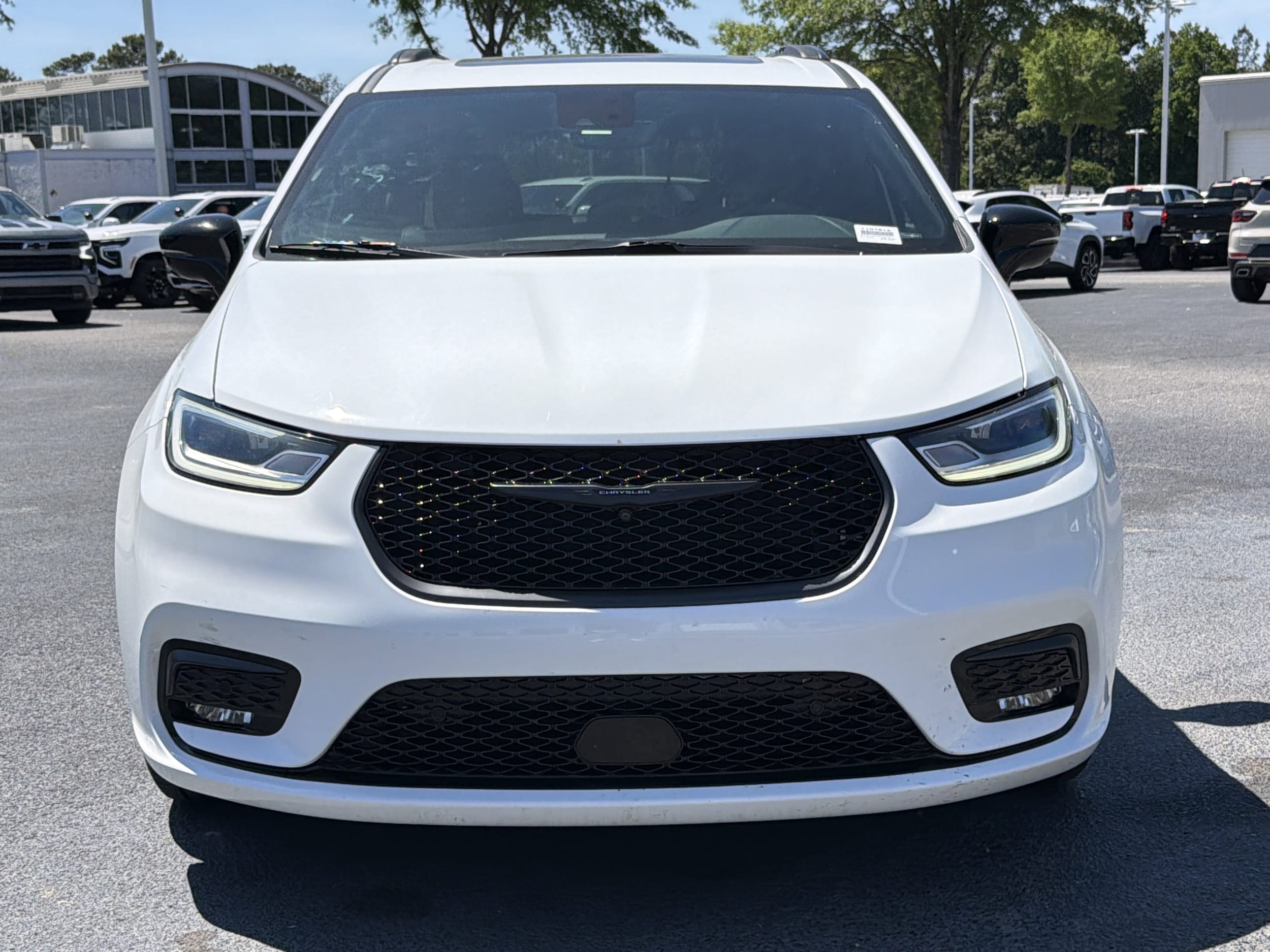 2023 Chrysler Pacifica Limited photo 3