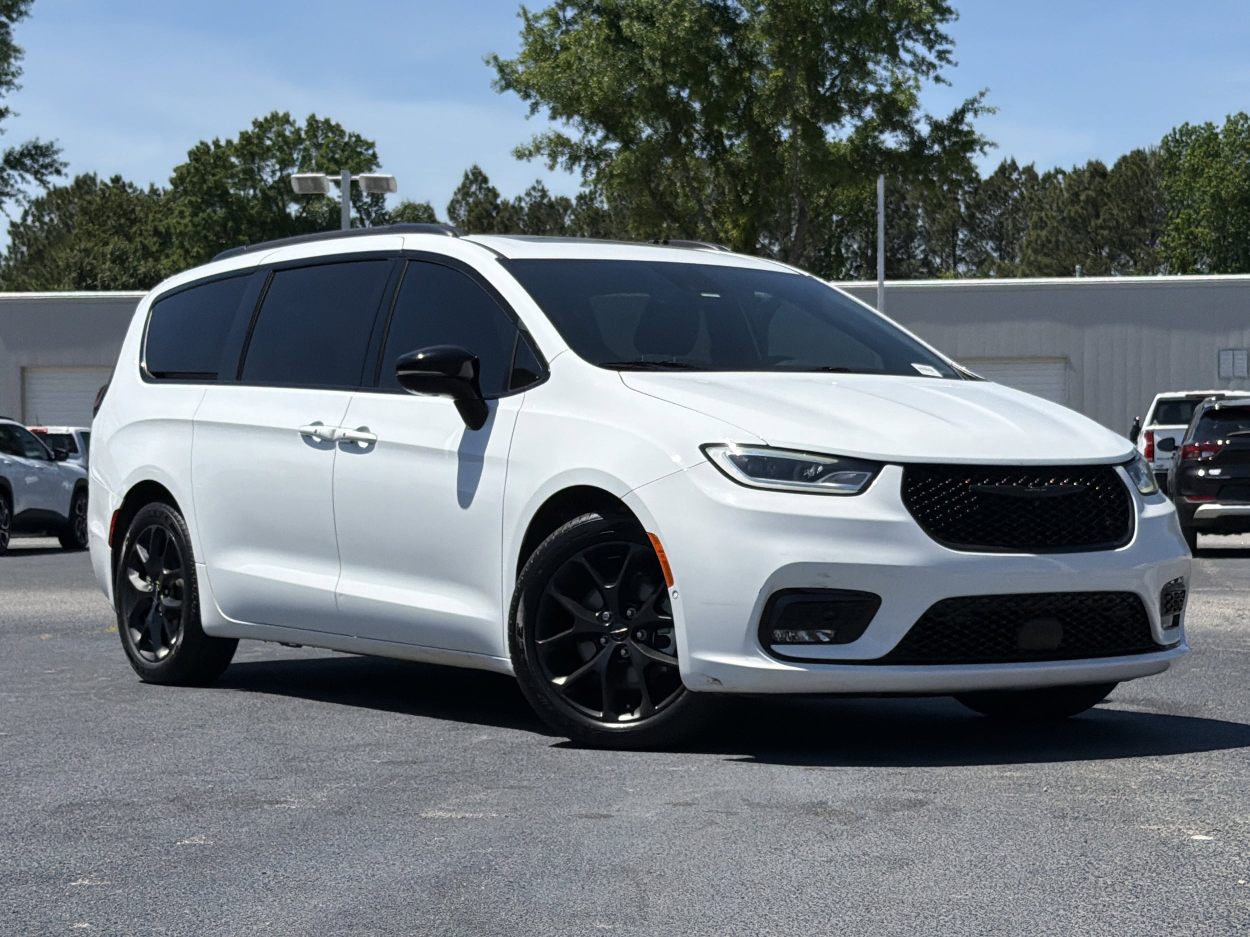 2023 Chrysler Pacifica Limited photo 4