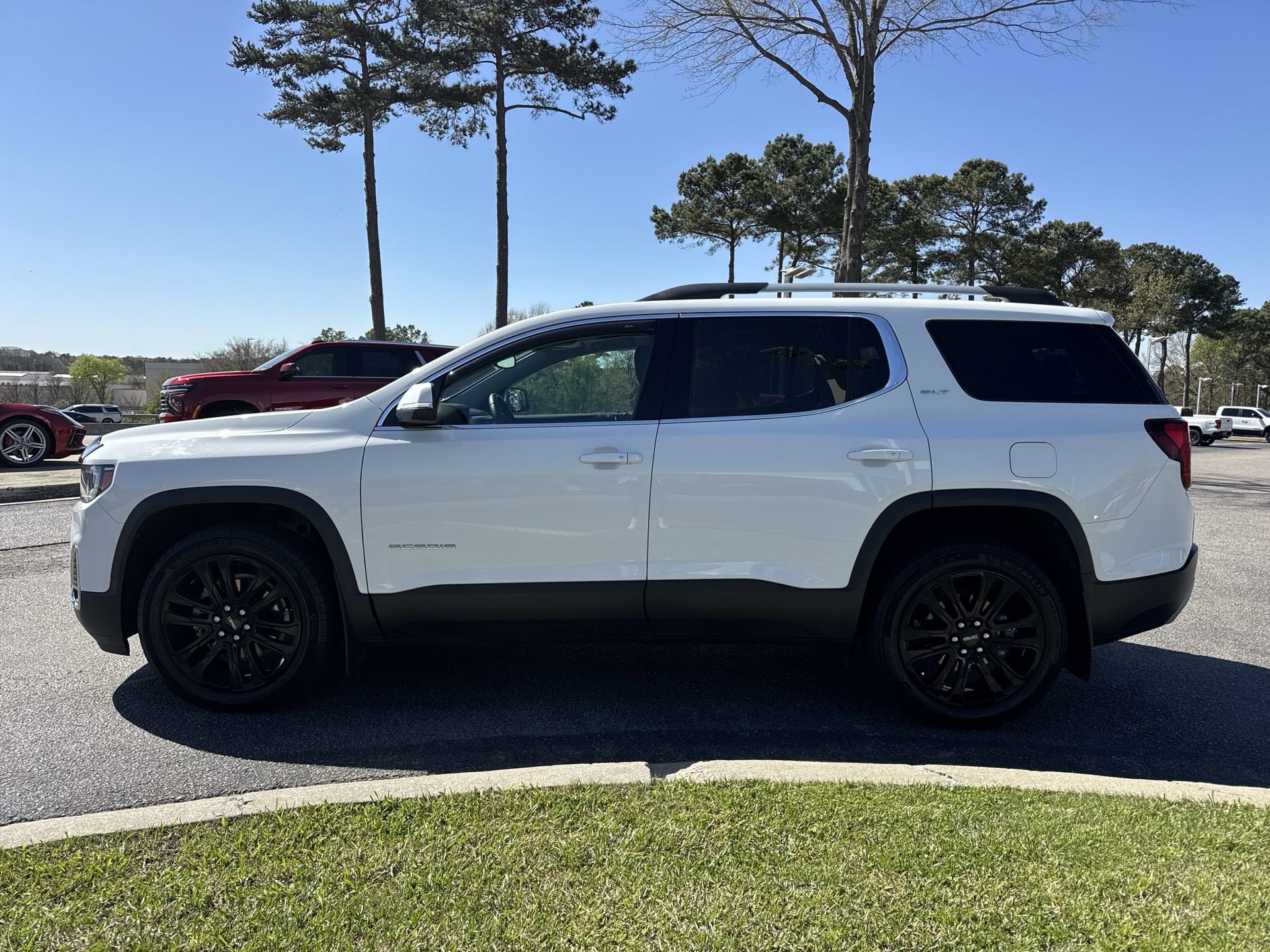 2023 GMC Acadia SLT photo 6