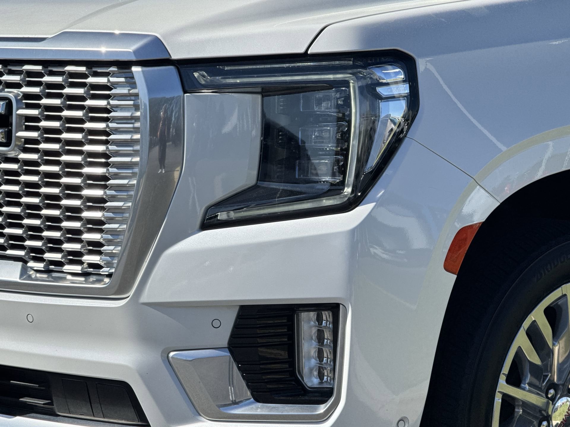 2023 GMC Yukon Denali photo 4