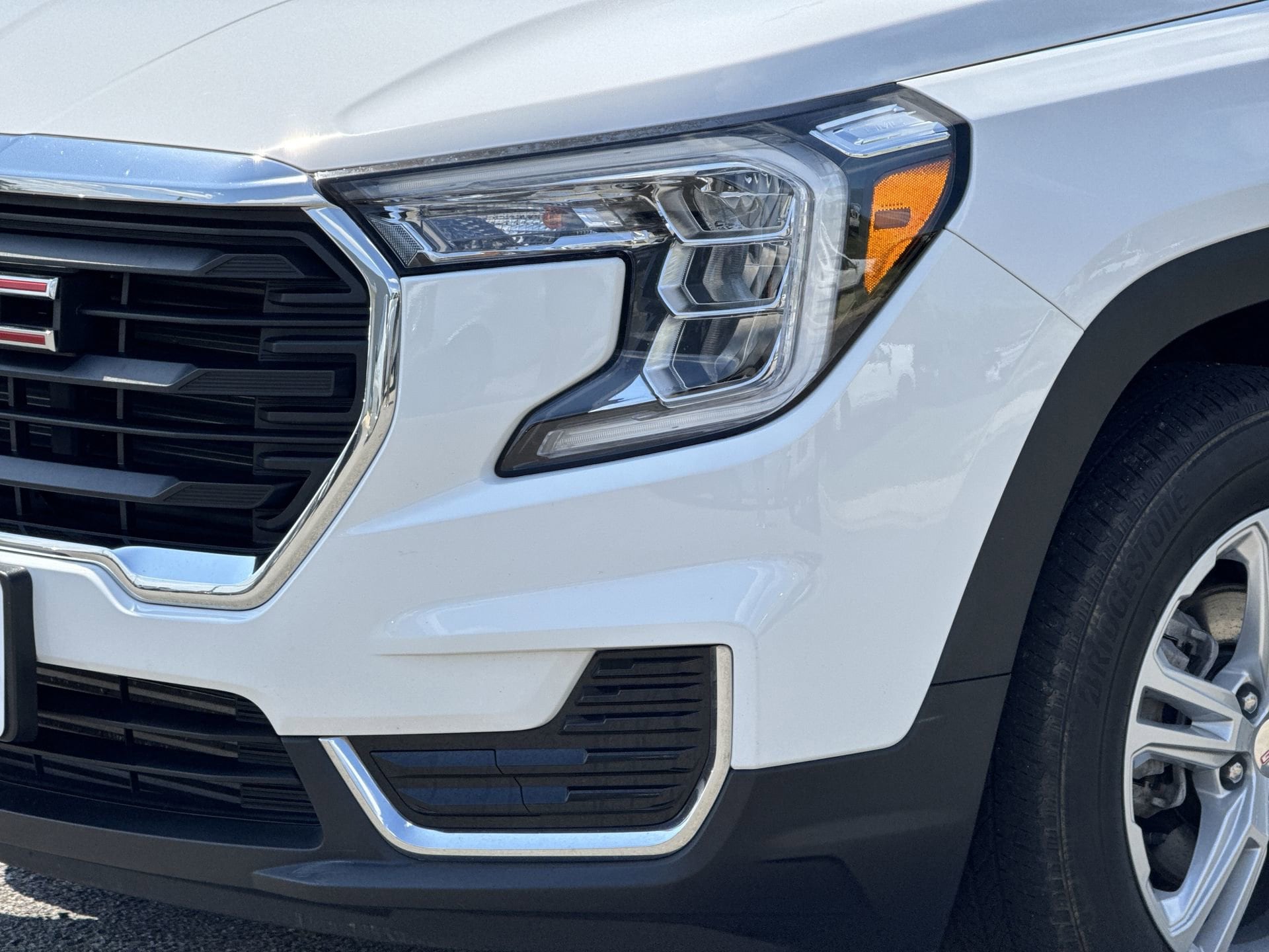 2024 GMC Terrain SLE photo 4