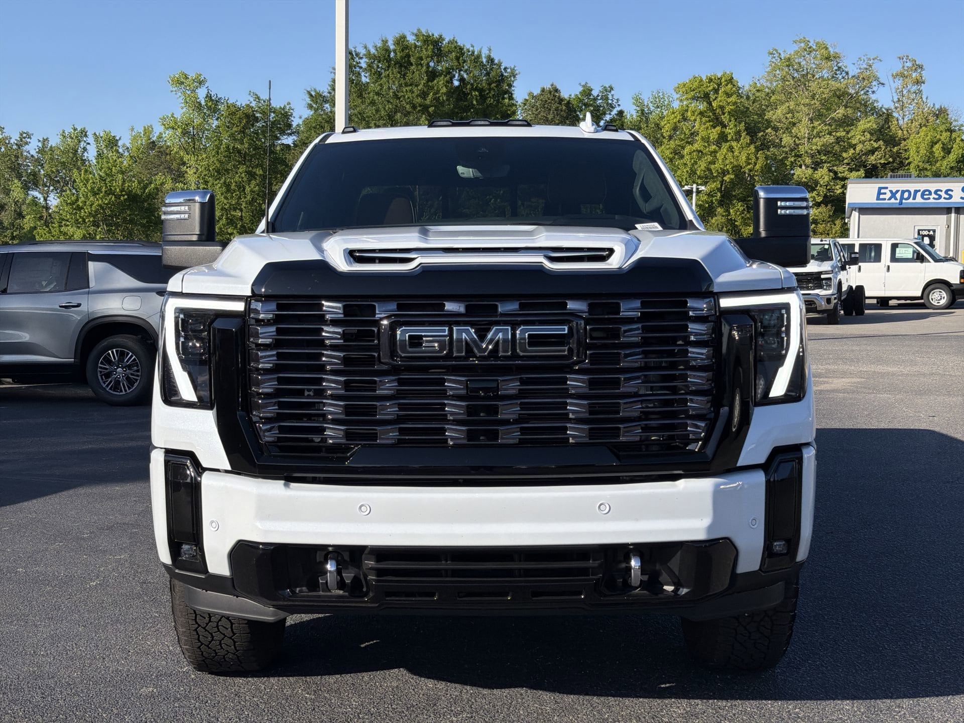 2026 GMC Sierra 2500HD Denali Ultimate photo 2