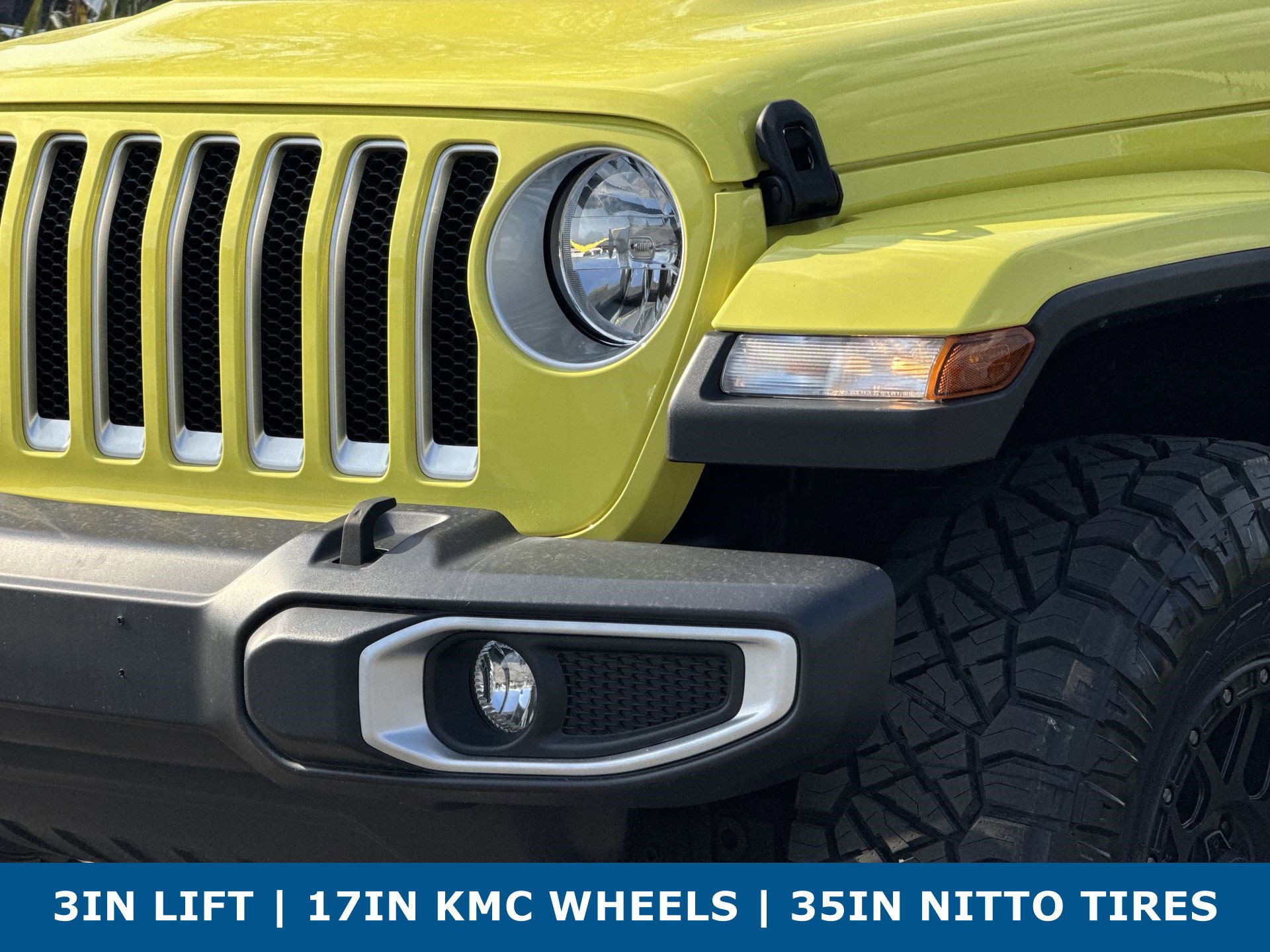 2023 Jeep Wrangler Sahara photo 5