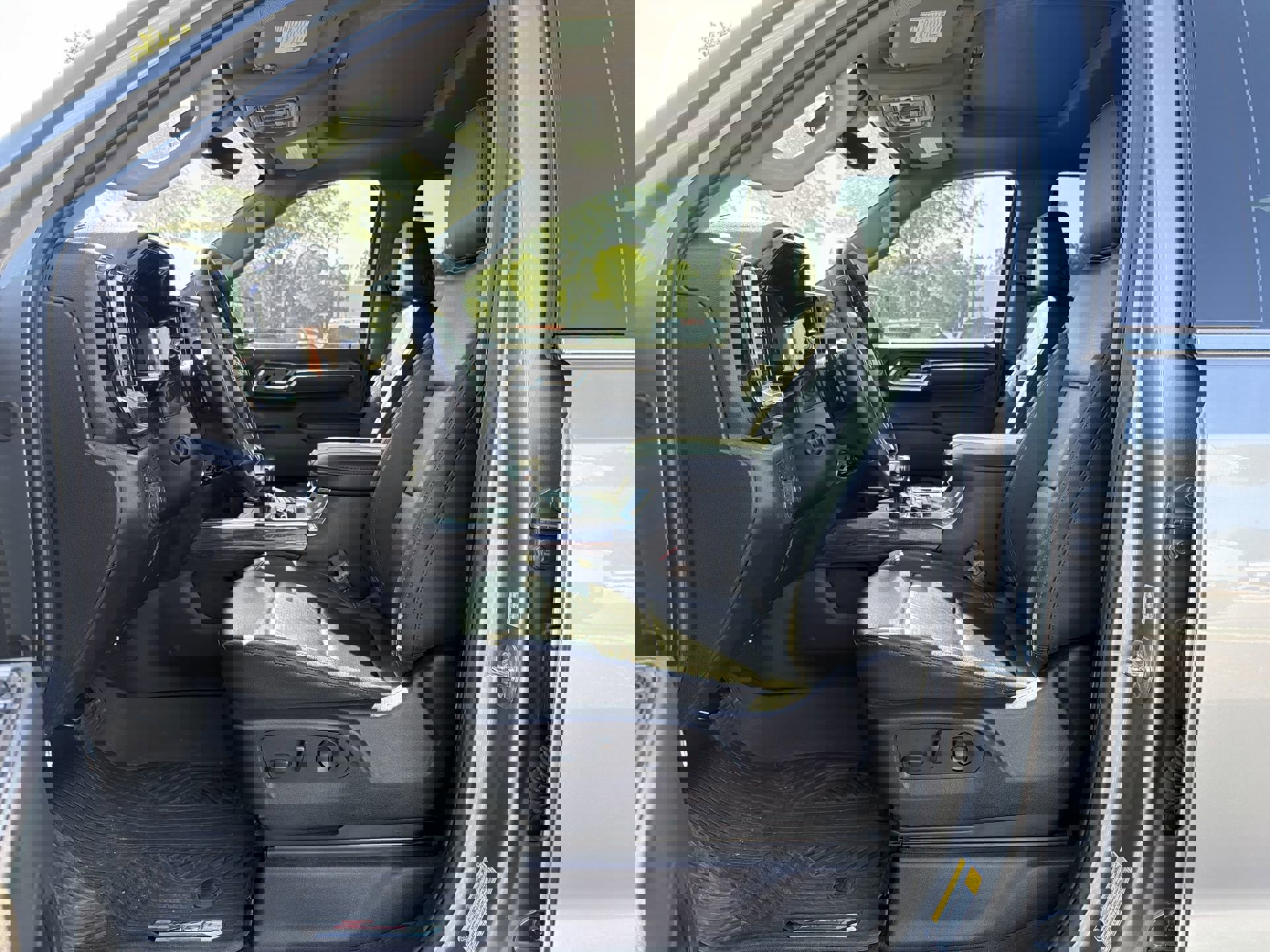 2025 Chevrolet Silverado 1500 LTZ photo 2