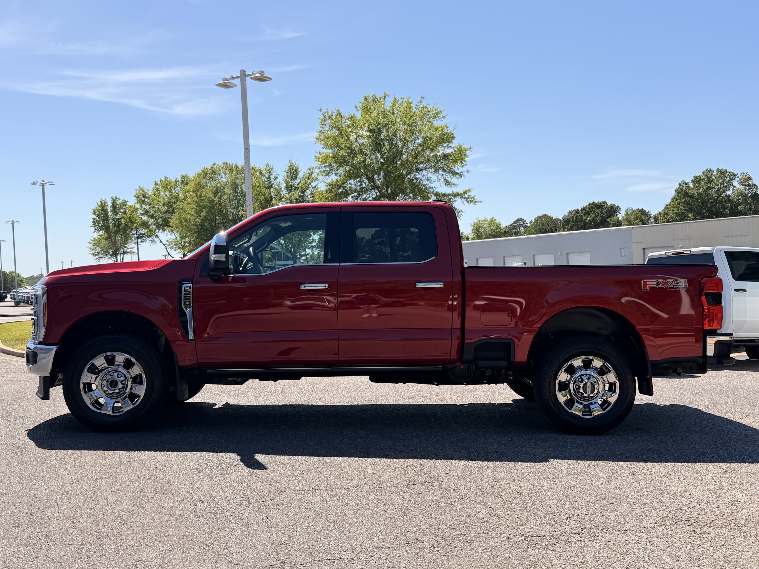 2024 Ford Super Duty F-250 SRW LARIAT photo 4