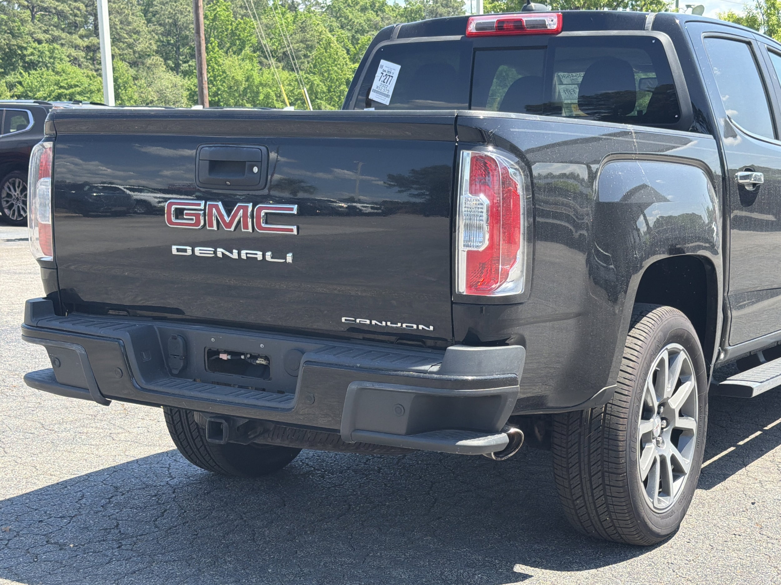 2022 GMC Canyon 4WD Denali photo 5
