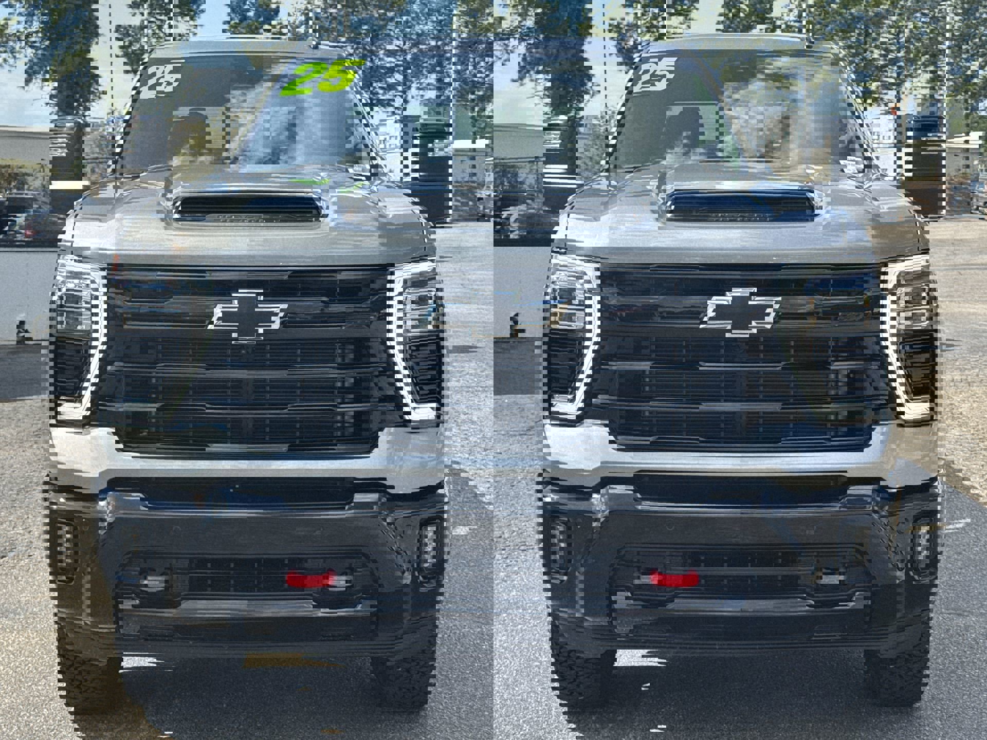 2025 Chevrolet Silverado 2500HD LT photo 2