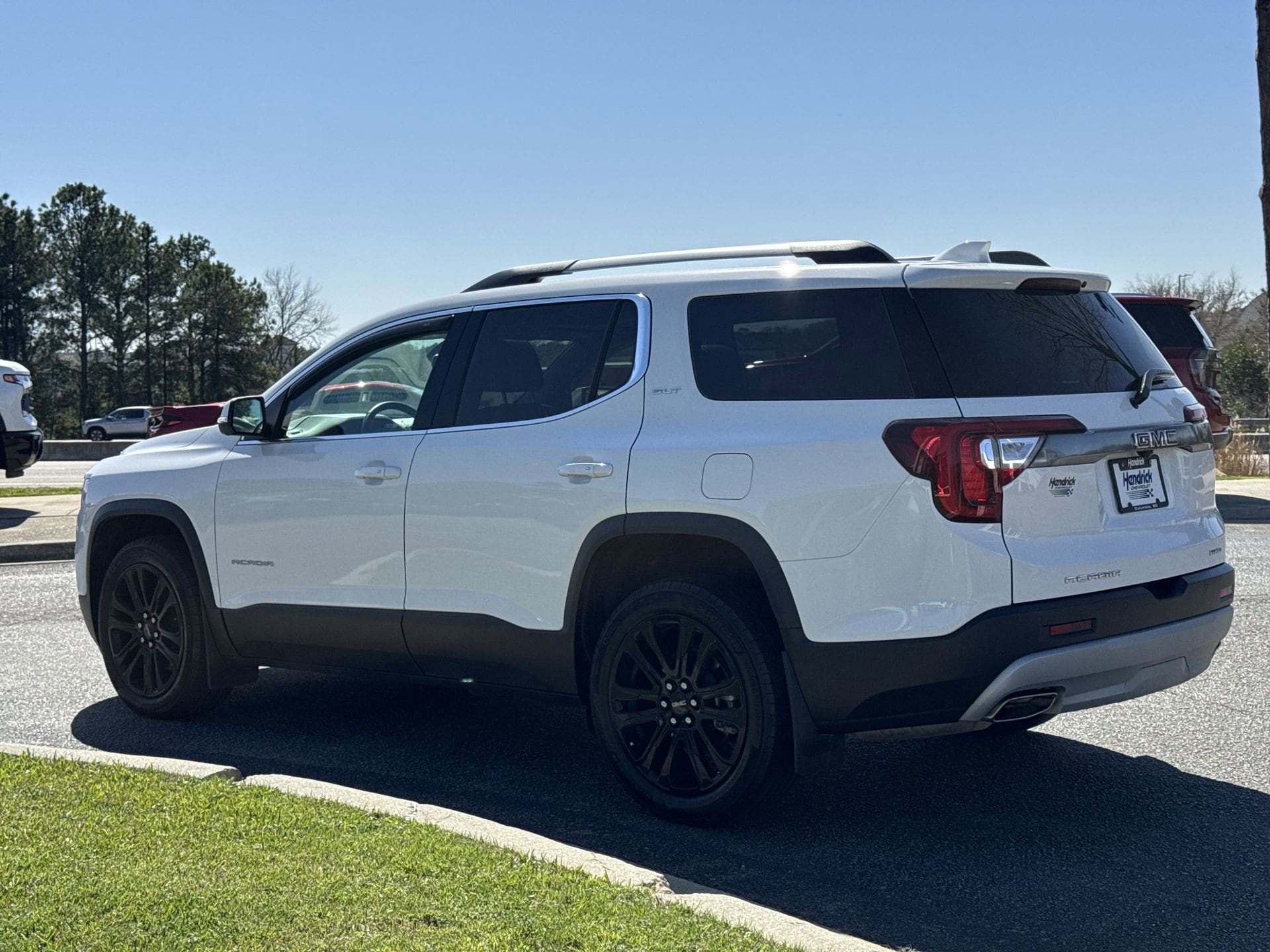 2023 GMC Acadia SLT photo 3