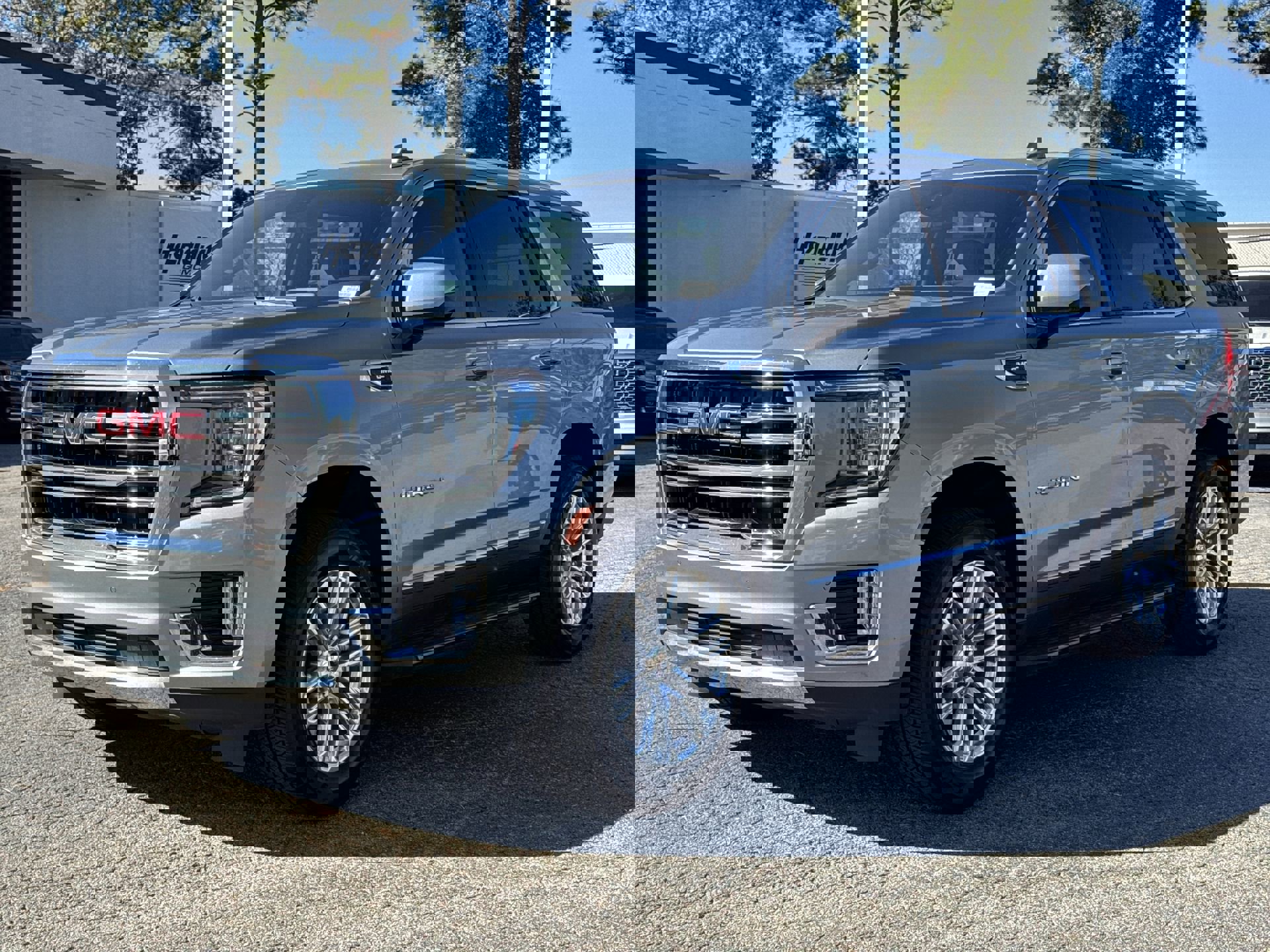 2024 Gmc Yukon SLT photo 3