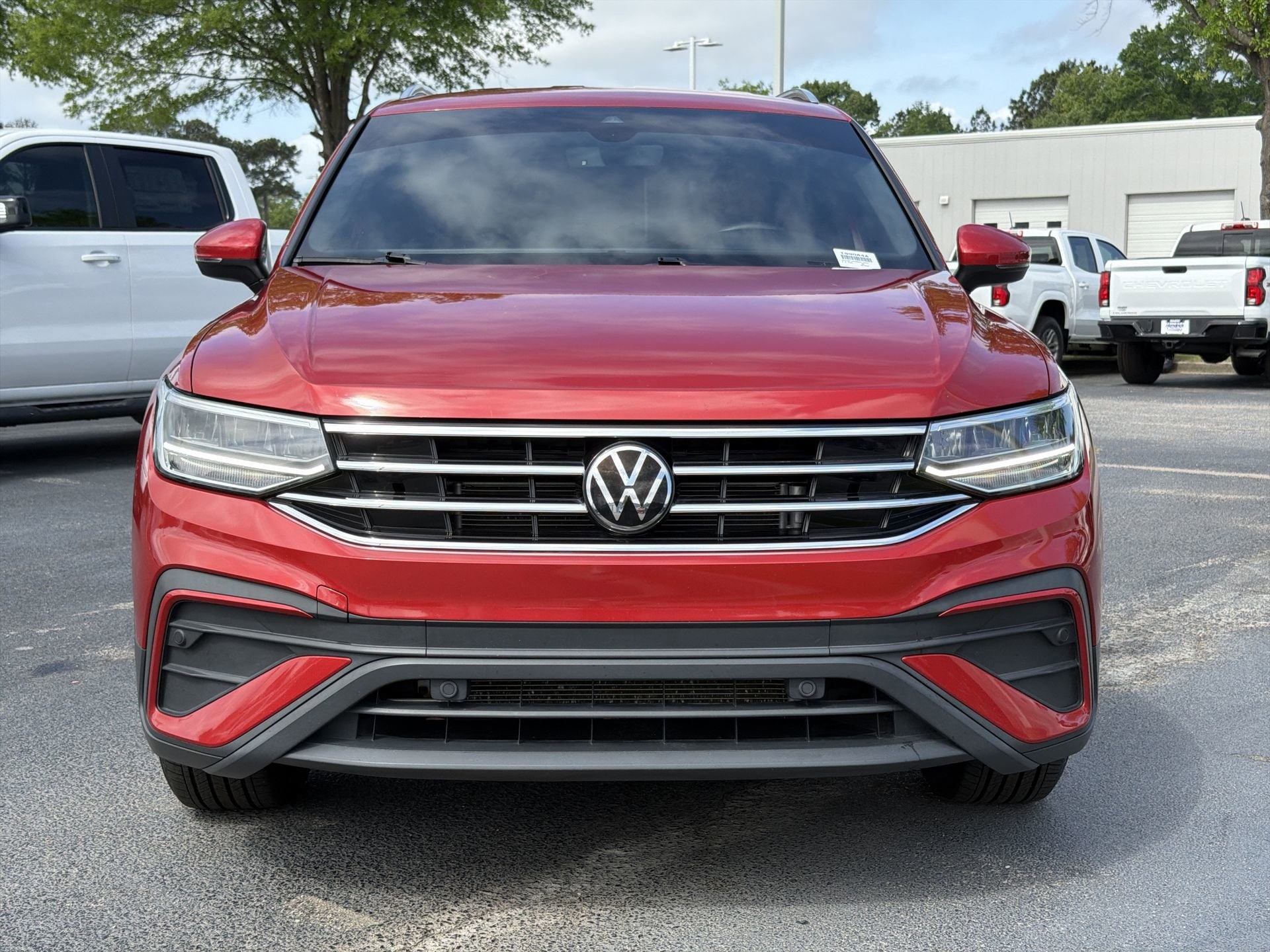 2024 Volkswagen Tiguan SE photo 2