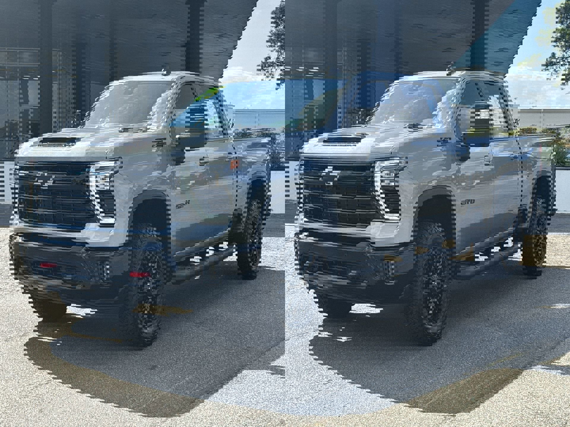 2025 Chevrolet Silverado 2500HD LT photo 3