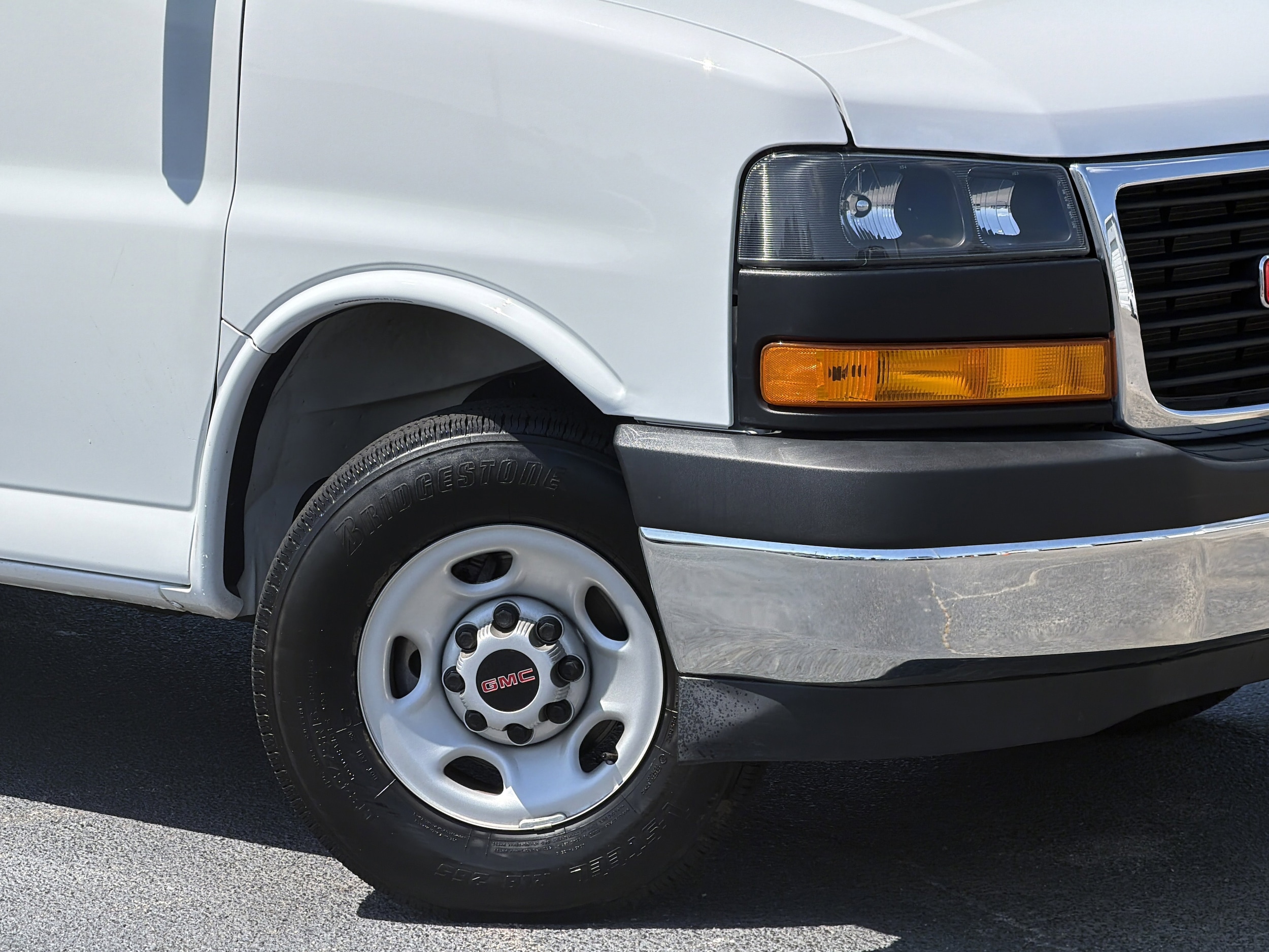 2024 GMC Savana Cargo Van photo 2