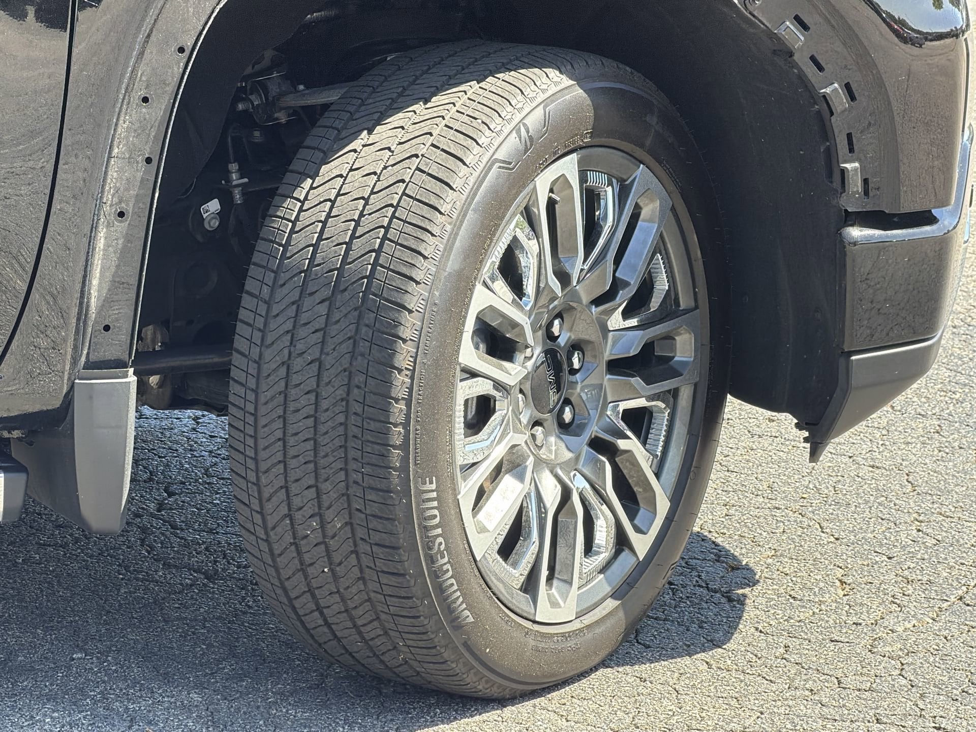 2025 GMC Sierra 1500 Denali Ultimate photo 2