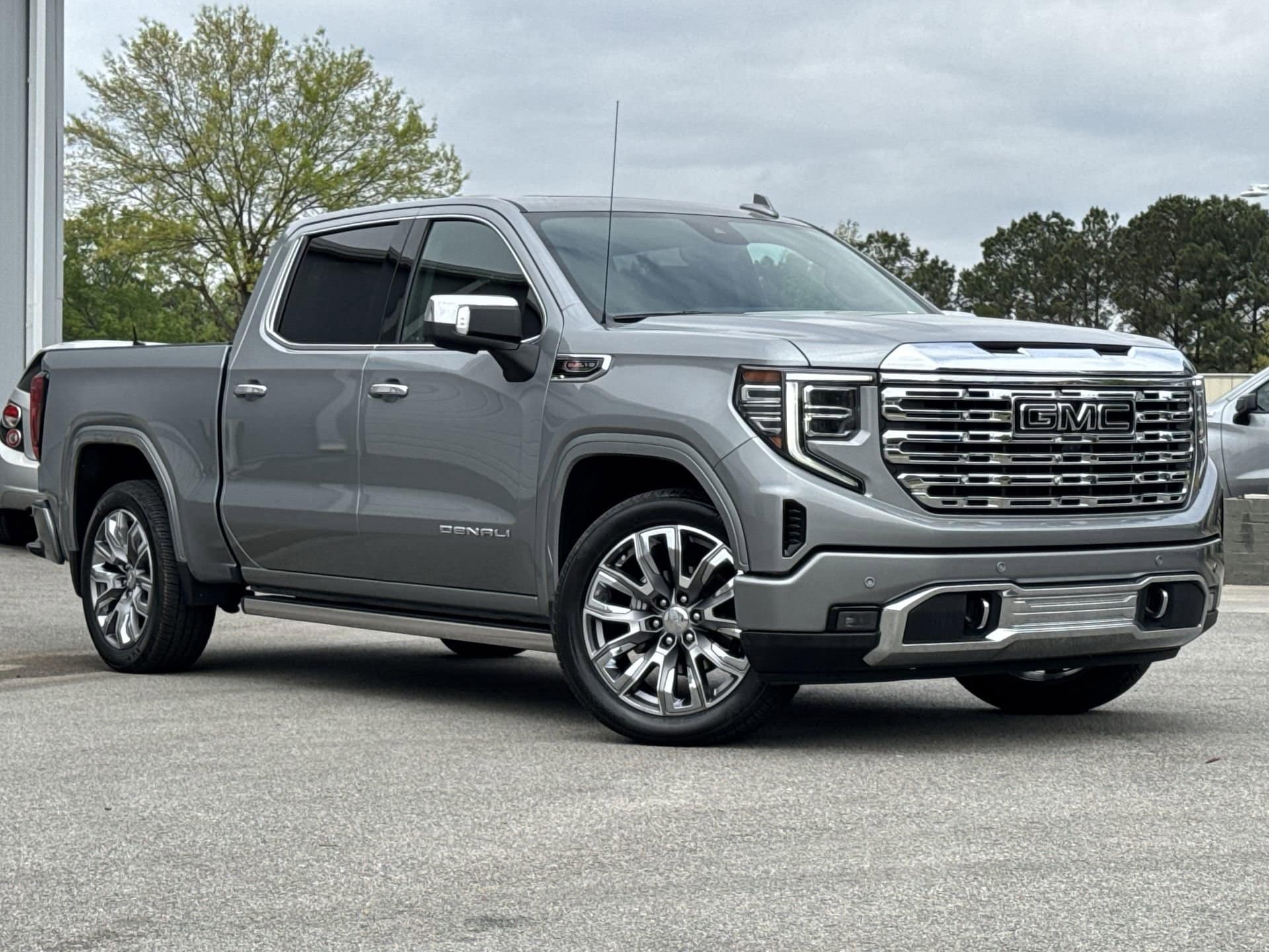 2024 GMC Sierra 1500 Denali photo 2