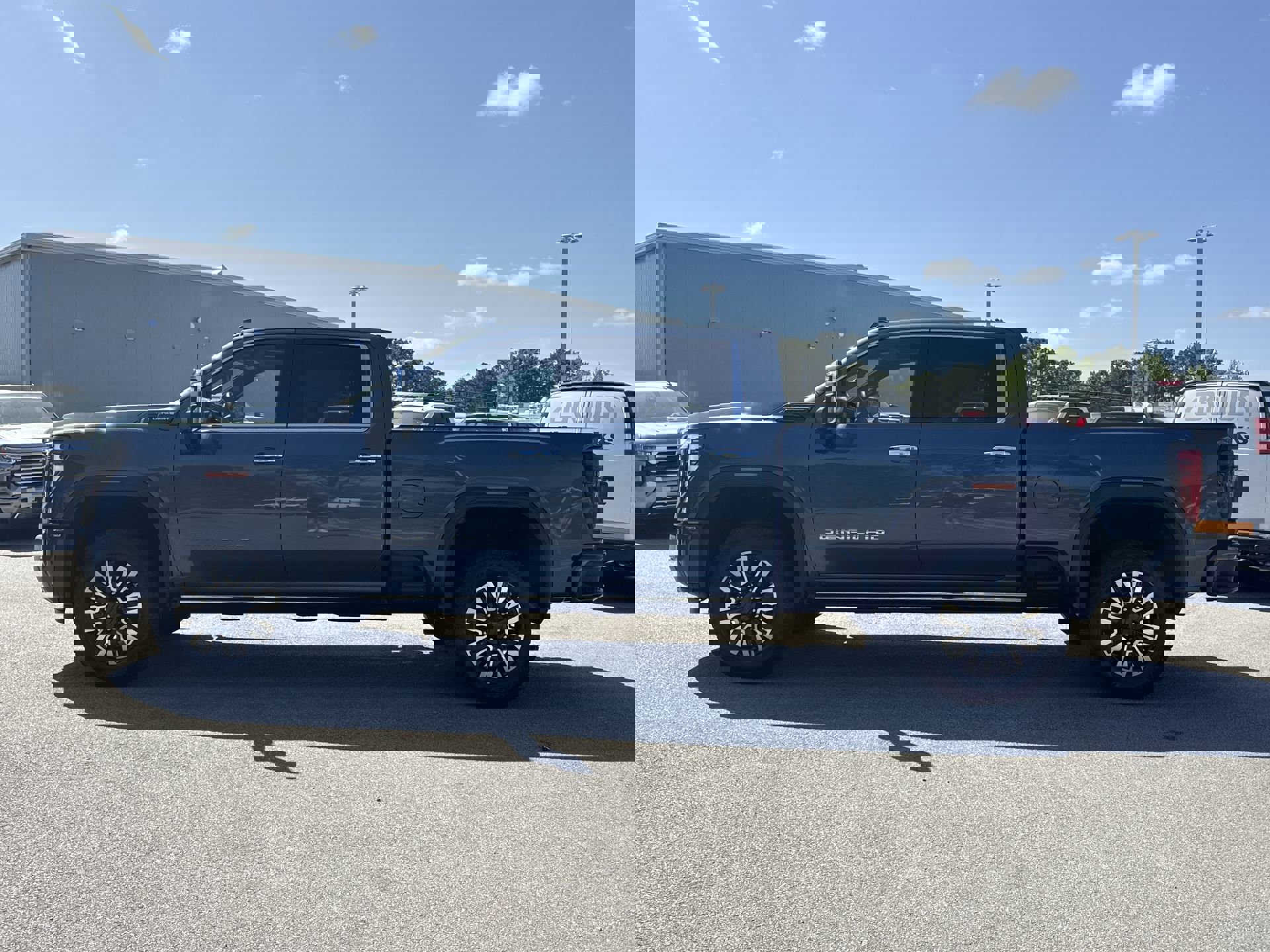 2024 GMC Sierra 2500HD Denali Ultimate photo 5