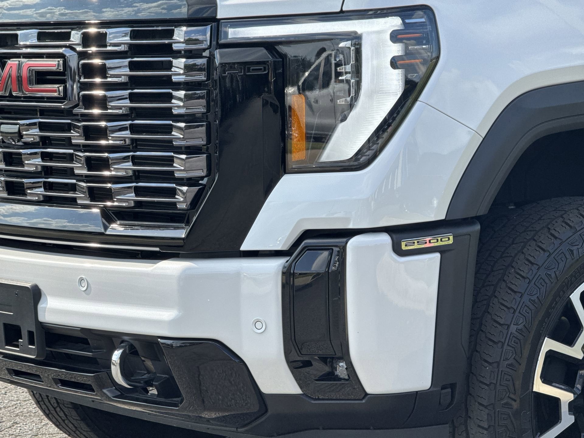 2025 GMC Sierra 2500HD Denali Ultimate photo 4