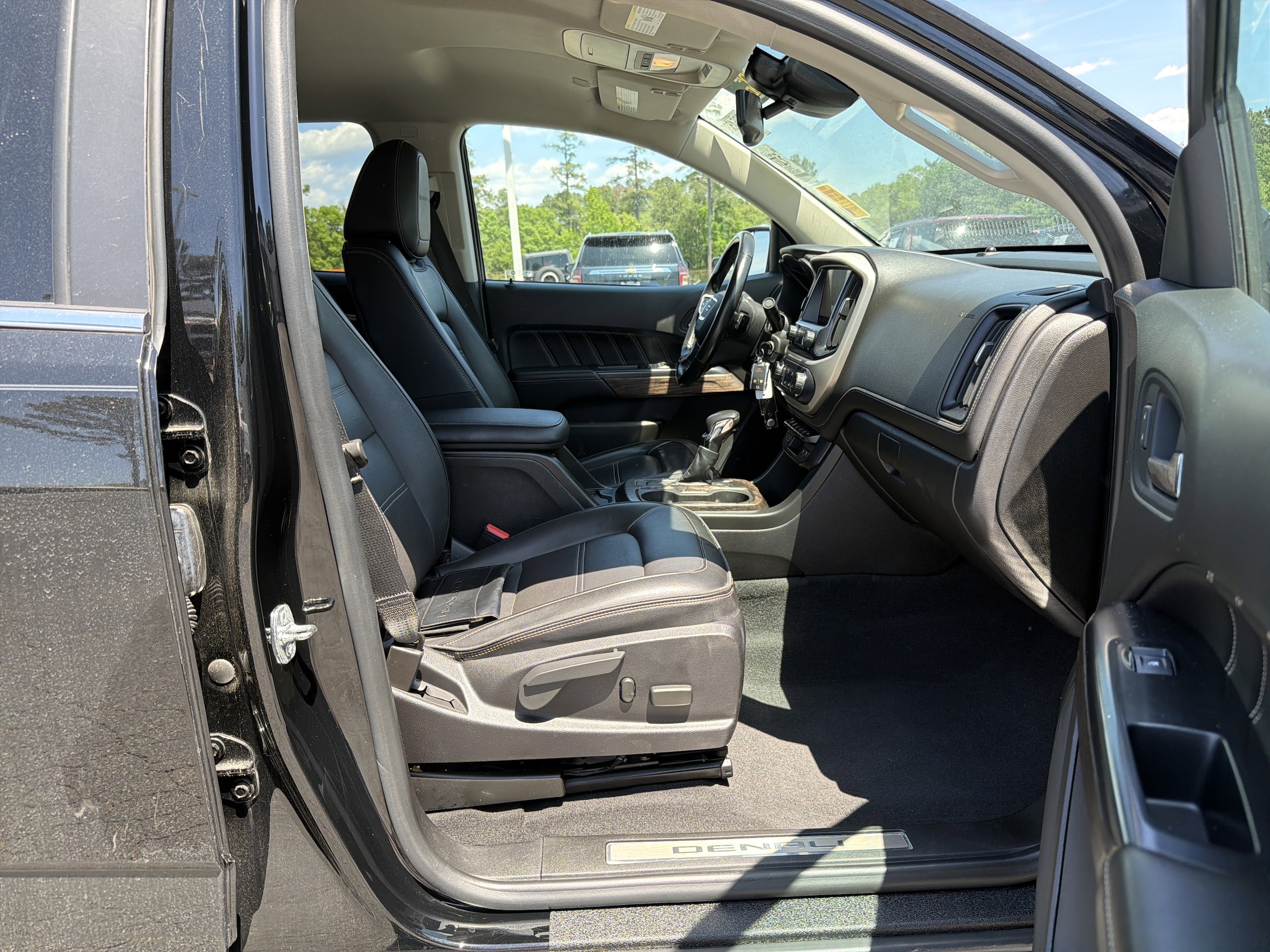 2022 GMC Canyon 4WD Denali photo 6