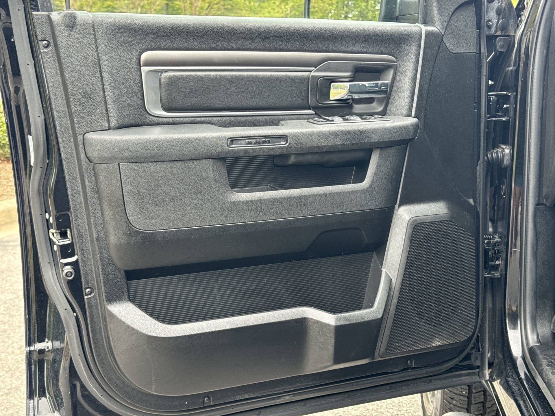 2022 Ram 1500 Classic Warlock photo 6