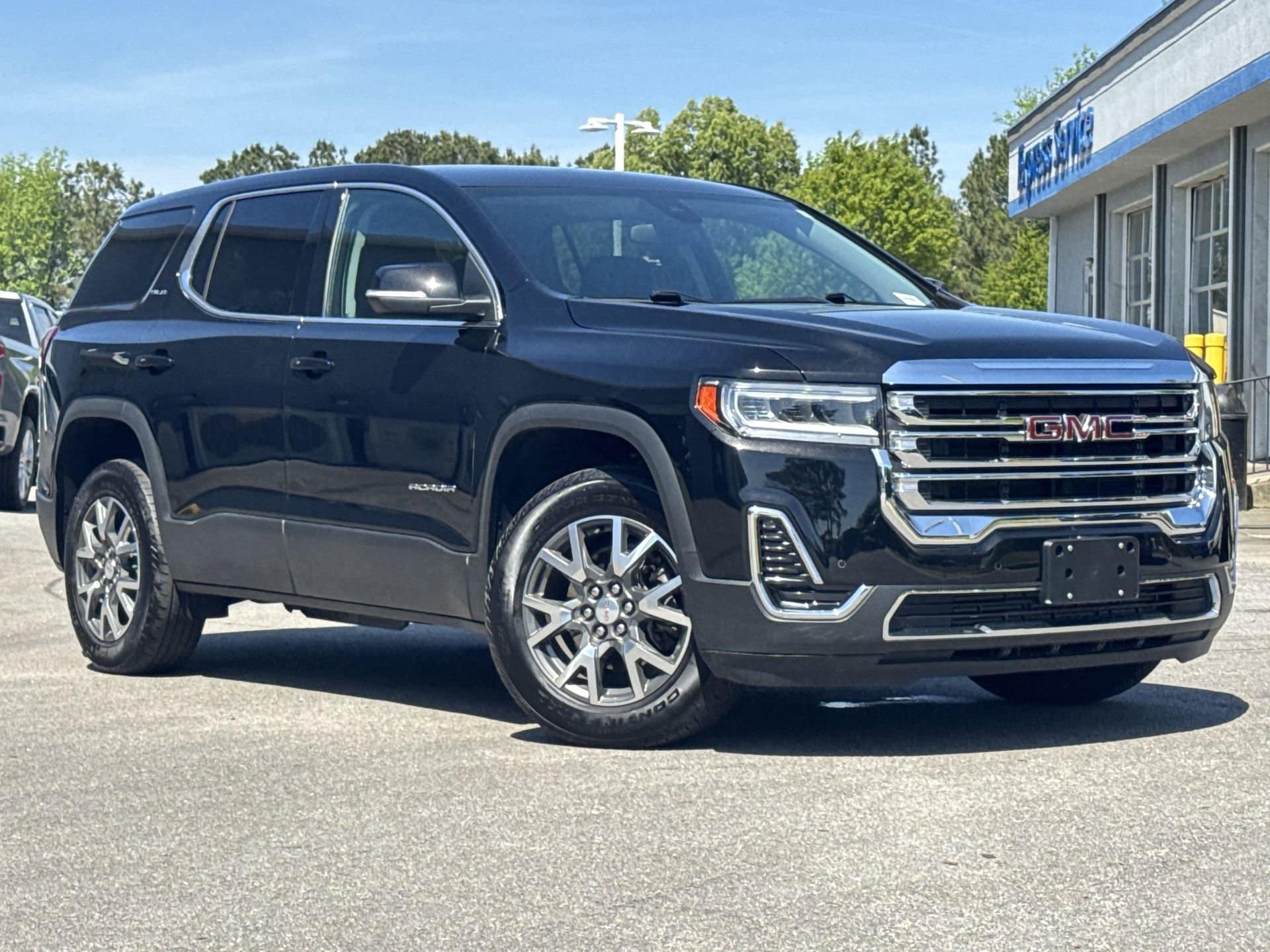 2023 GMC Acadia SLE photo 4