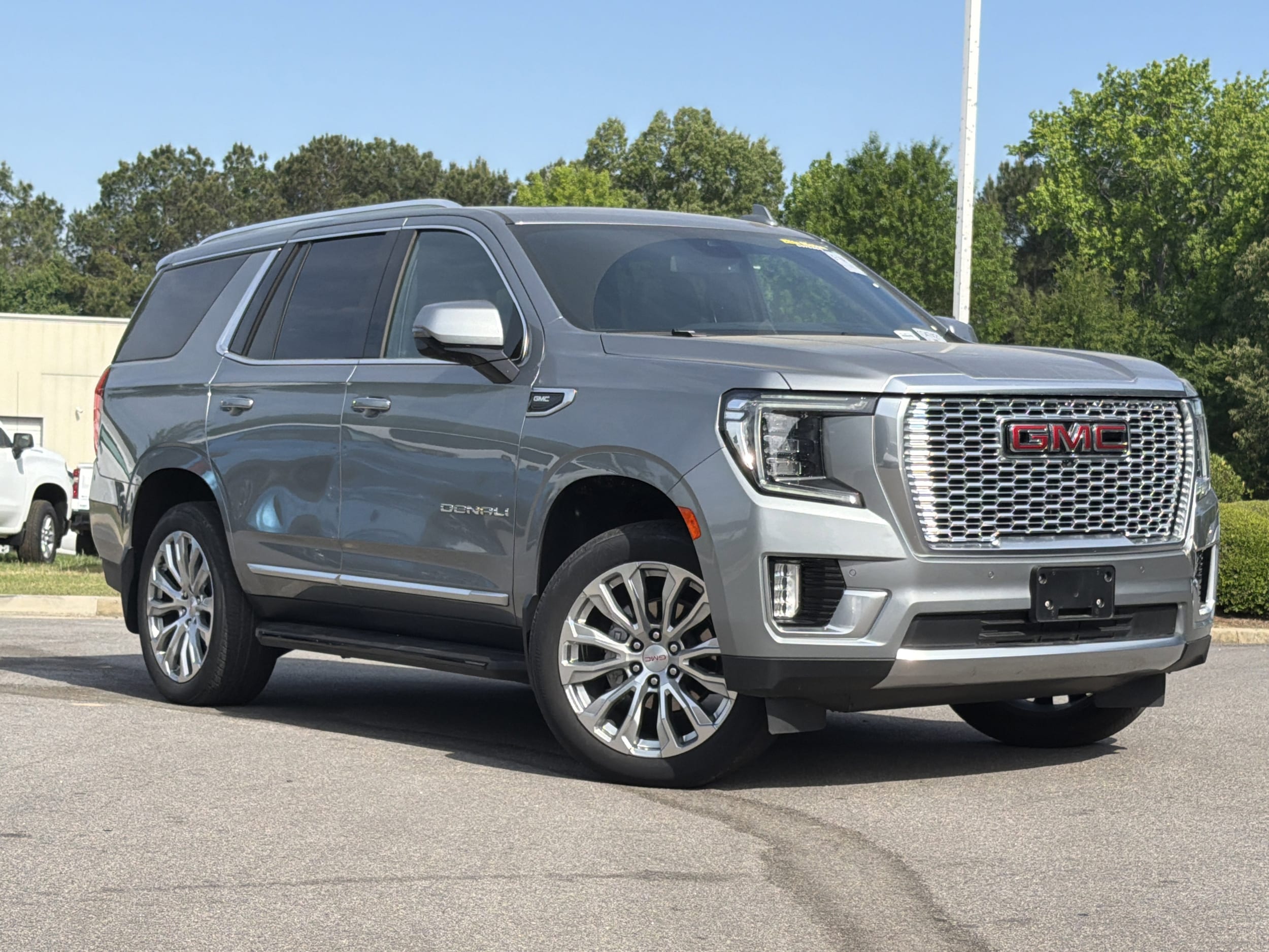 2024 GMC Yukon Denali photo 2