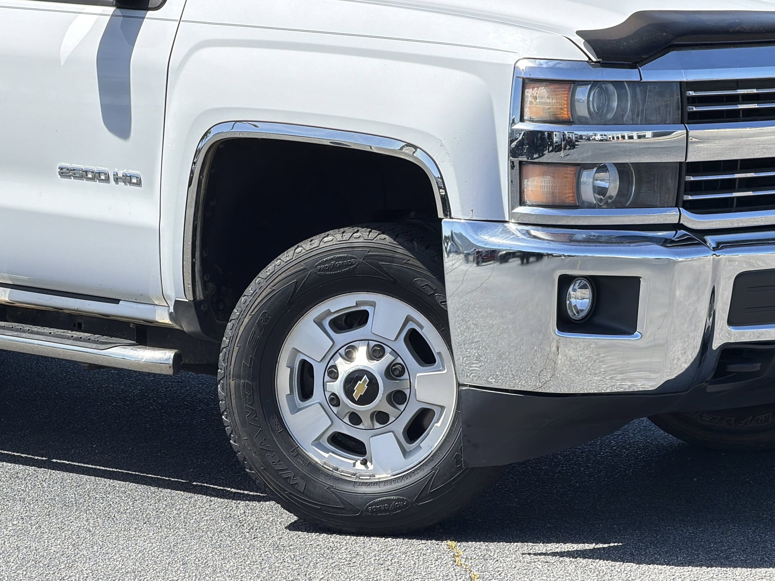 2015 Chevrolet Silverado 2500HD LT photo 3
