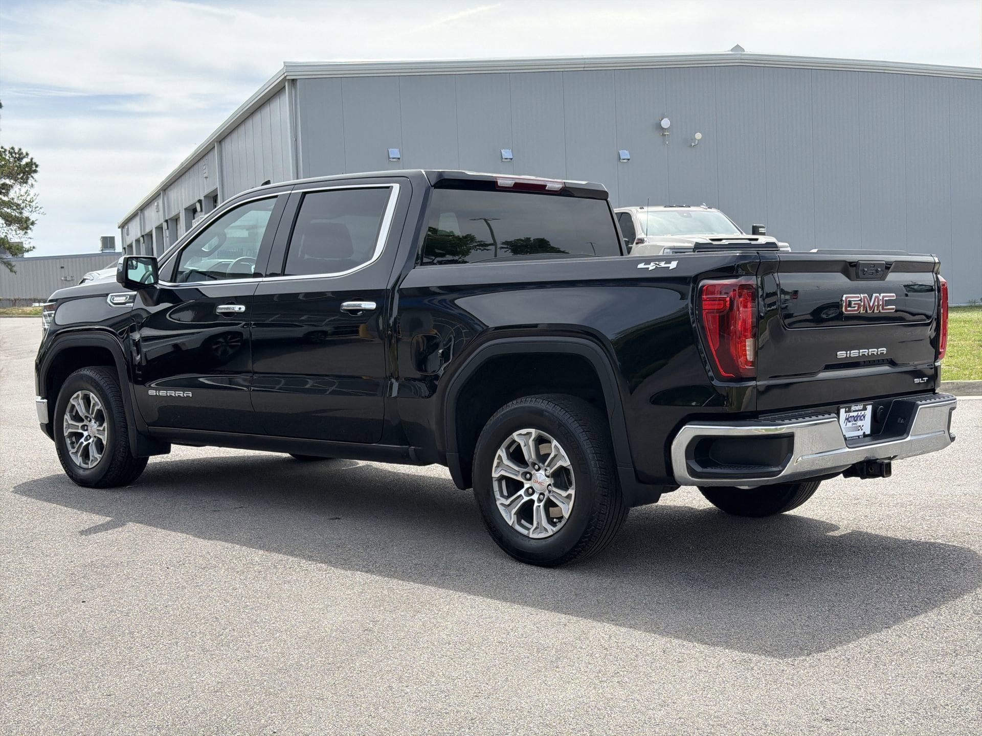 2024 GMC Sierra 1500 SLT photo 6