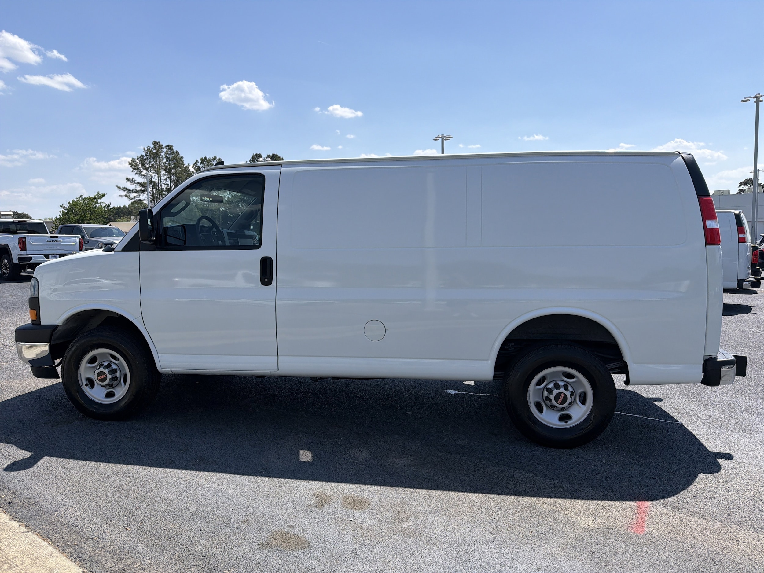 2024 GMC Savana Cargo Van photo 3