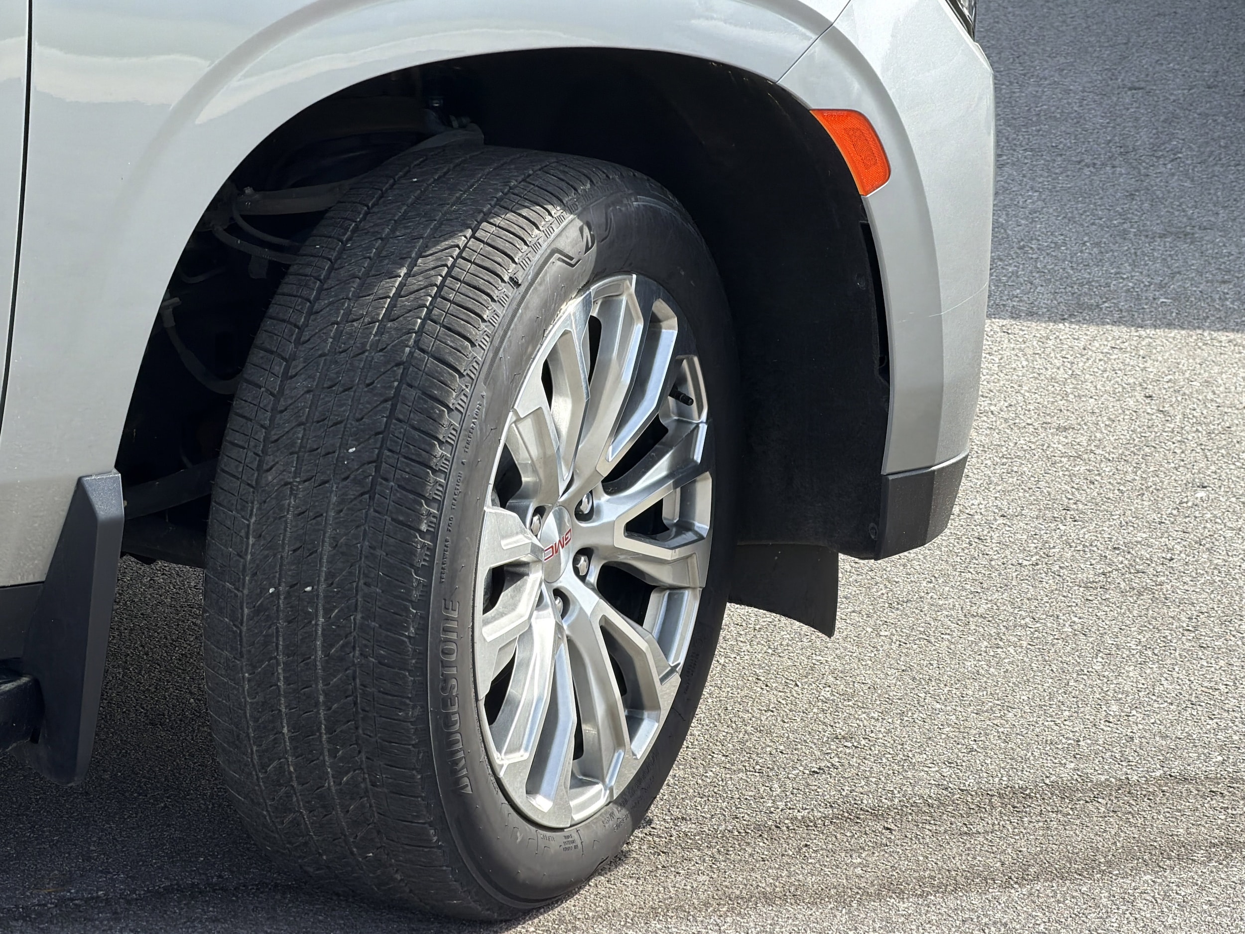 2024 GMC Yukon Denali photo 5