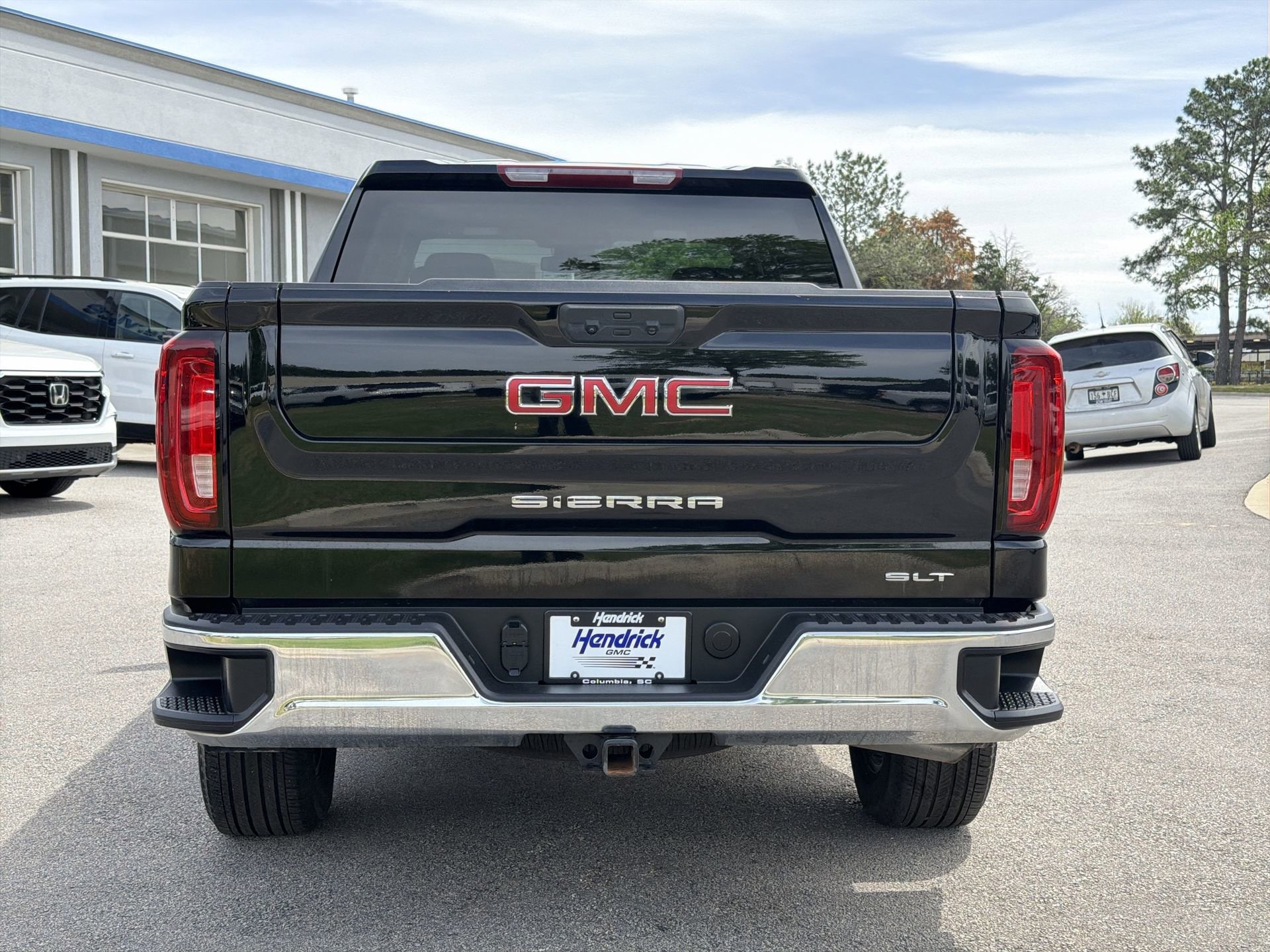 2024 GMC Sierra 1500 SLT photo 3