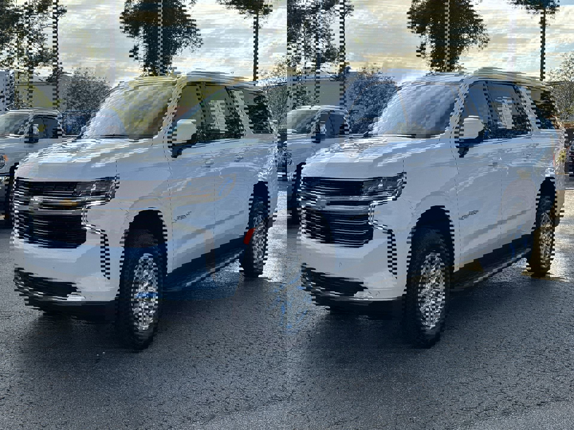 2024 Chevrolet Suburban LT photo 3