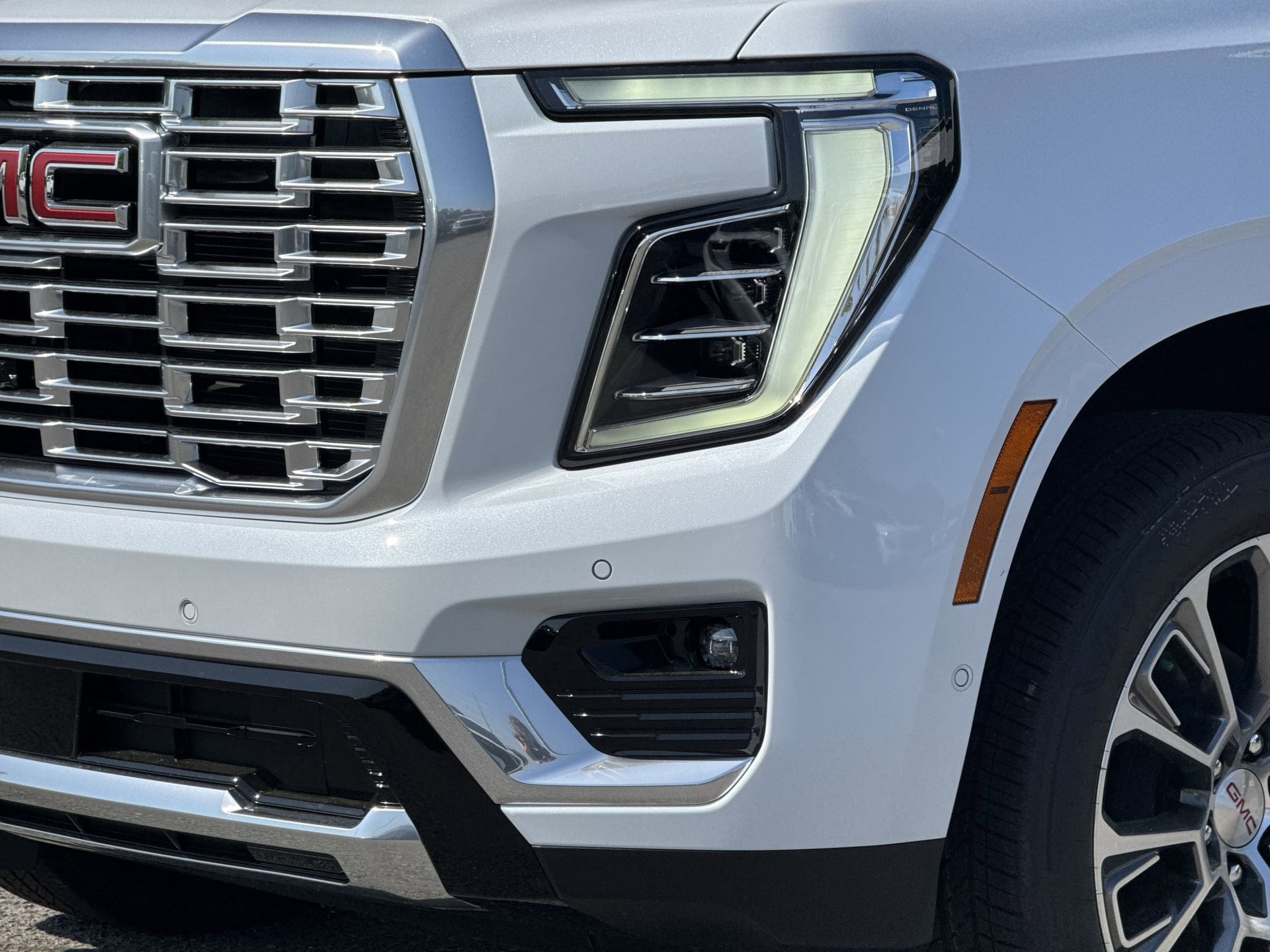 2026 GMC Yukon Denali photo 4