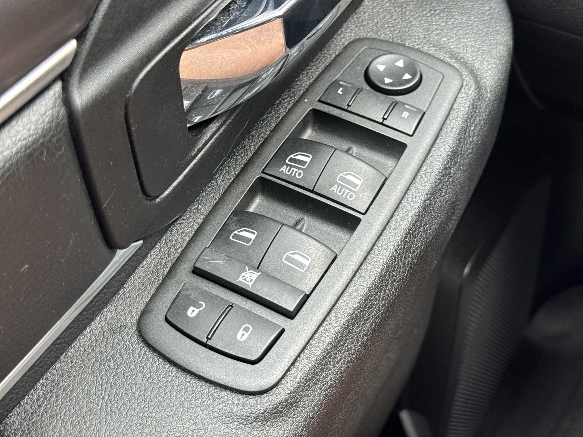 2022 Ram 1500 Classic Warlock photo 3