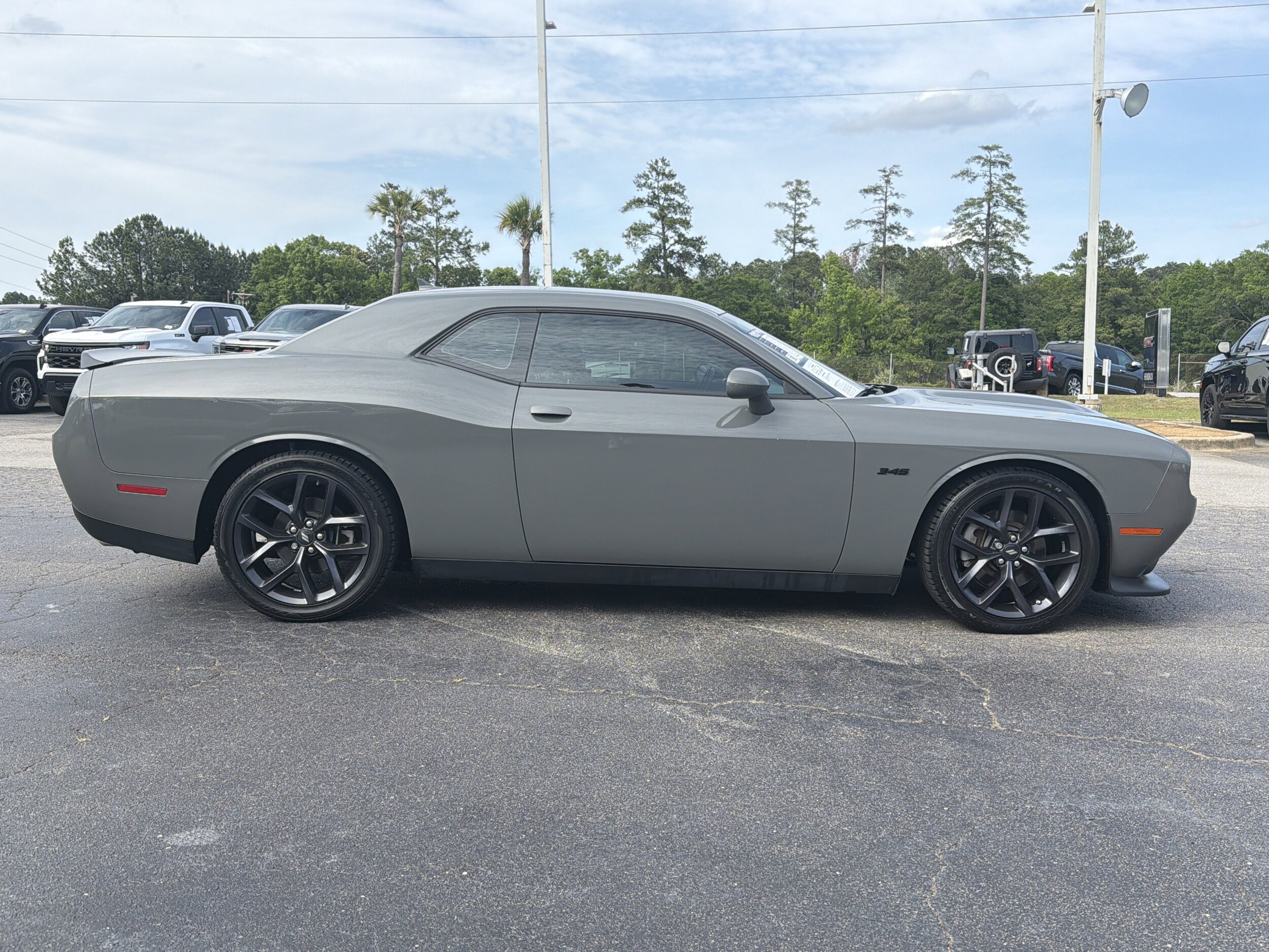 2023 Dodge Challenger R/T photo 4