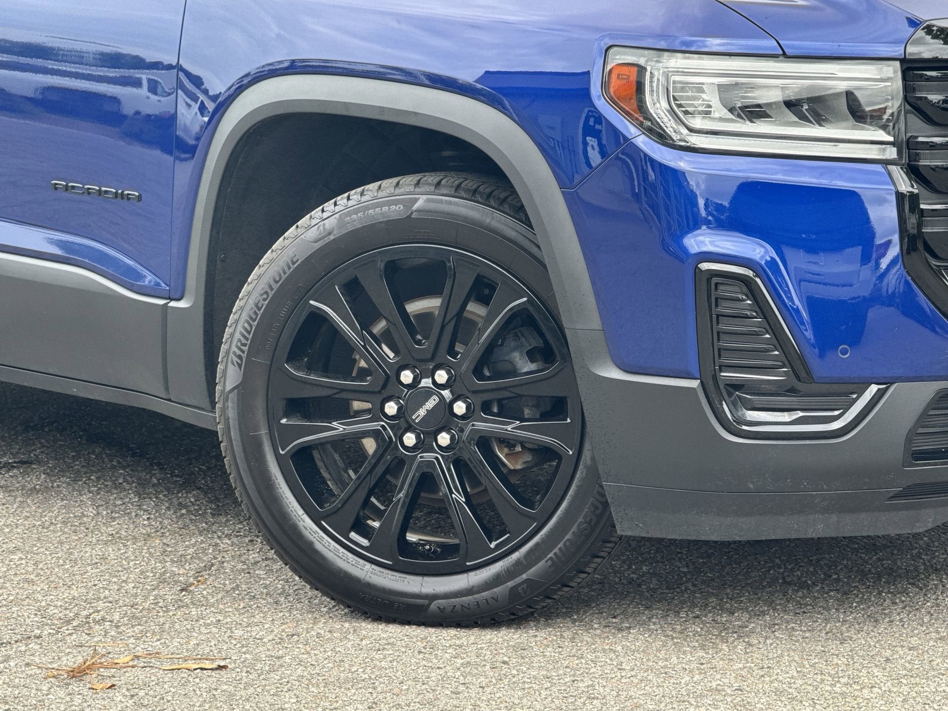 2023 GMC Acadia SLE photo 5