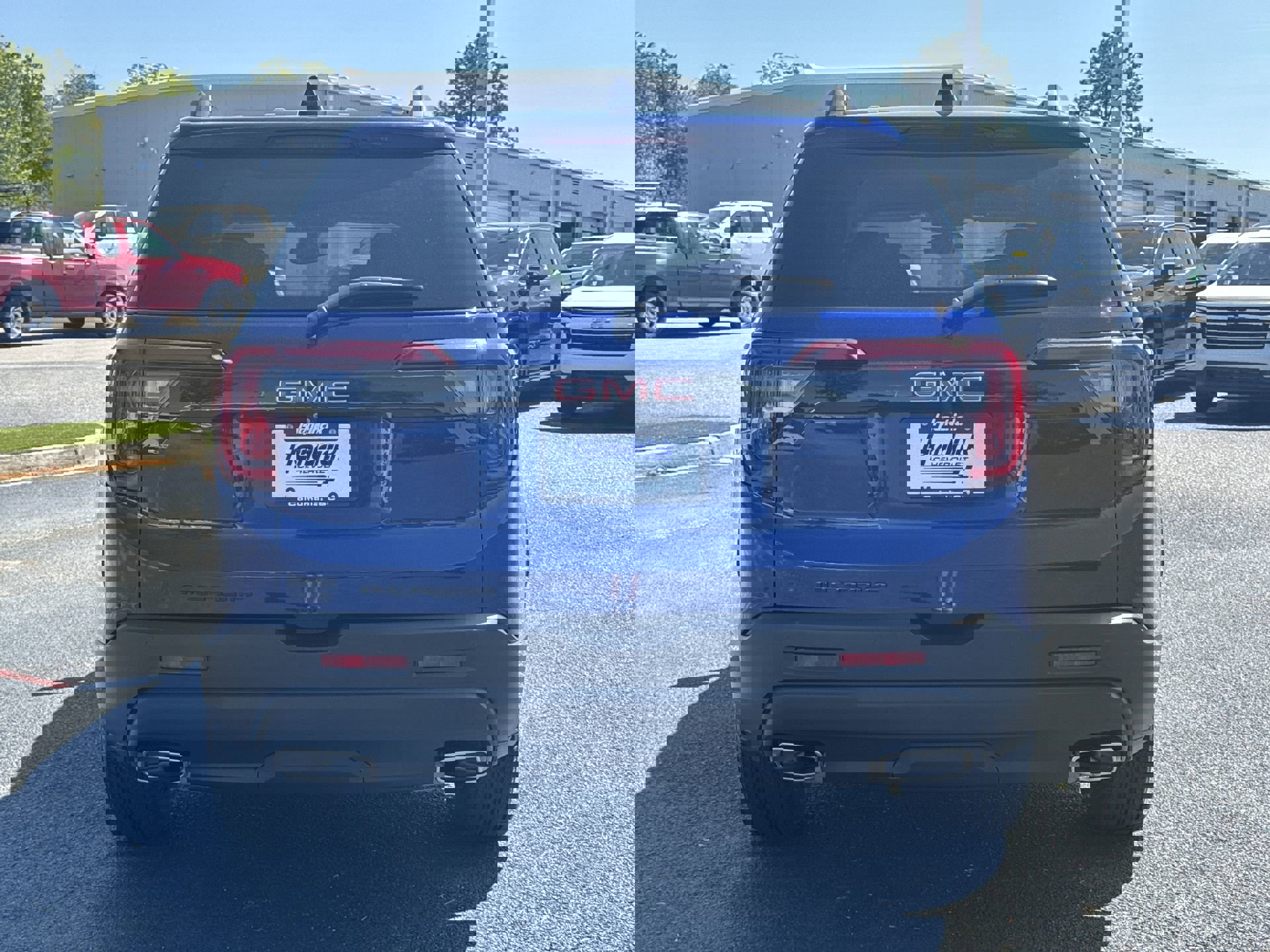 2023 GMC Acadia SLT photo 3