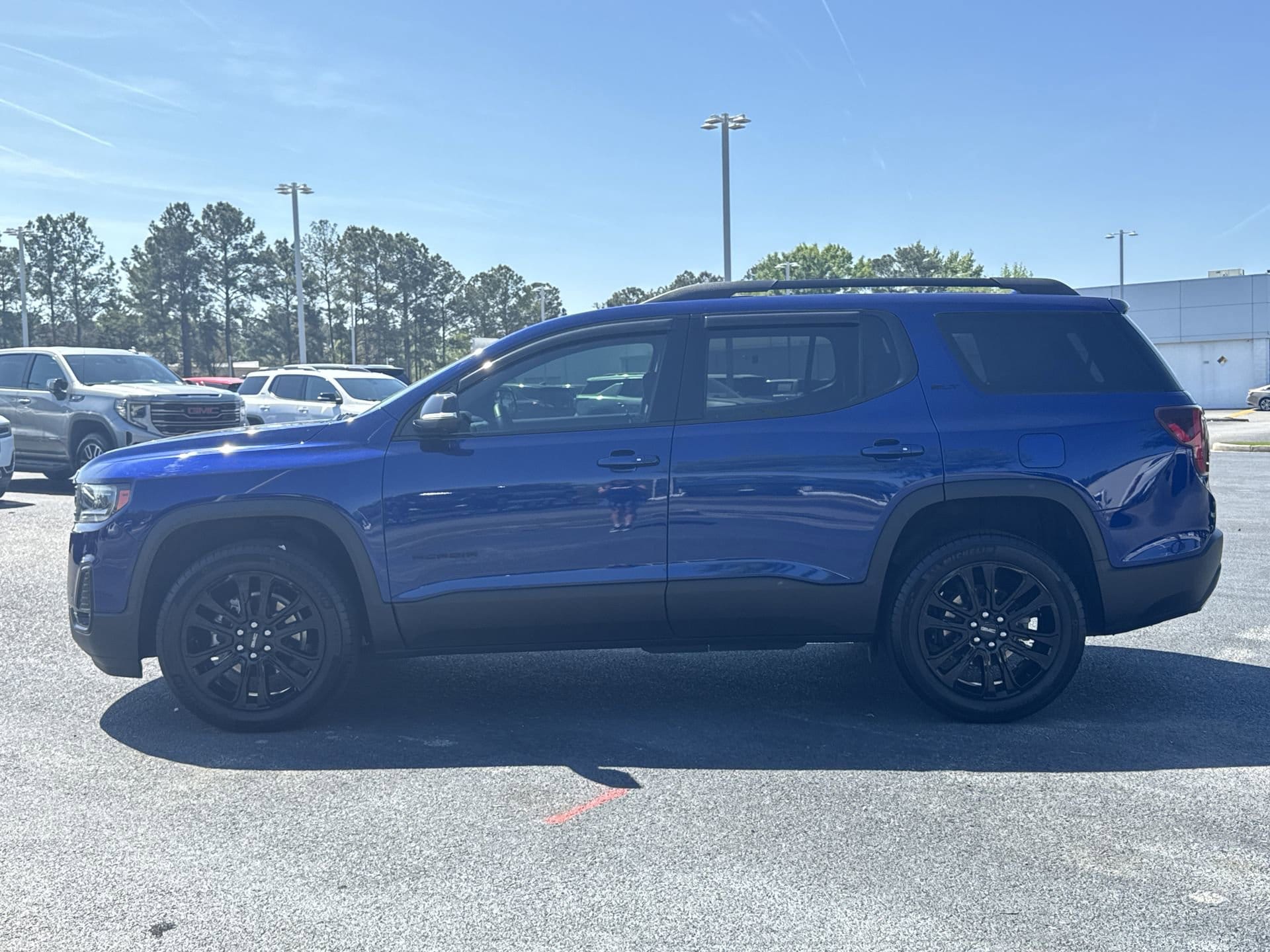 2023 GMC Acadia SLT photo 5