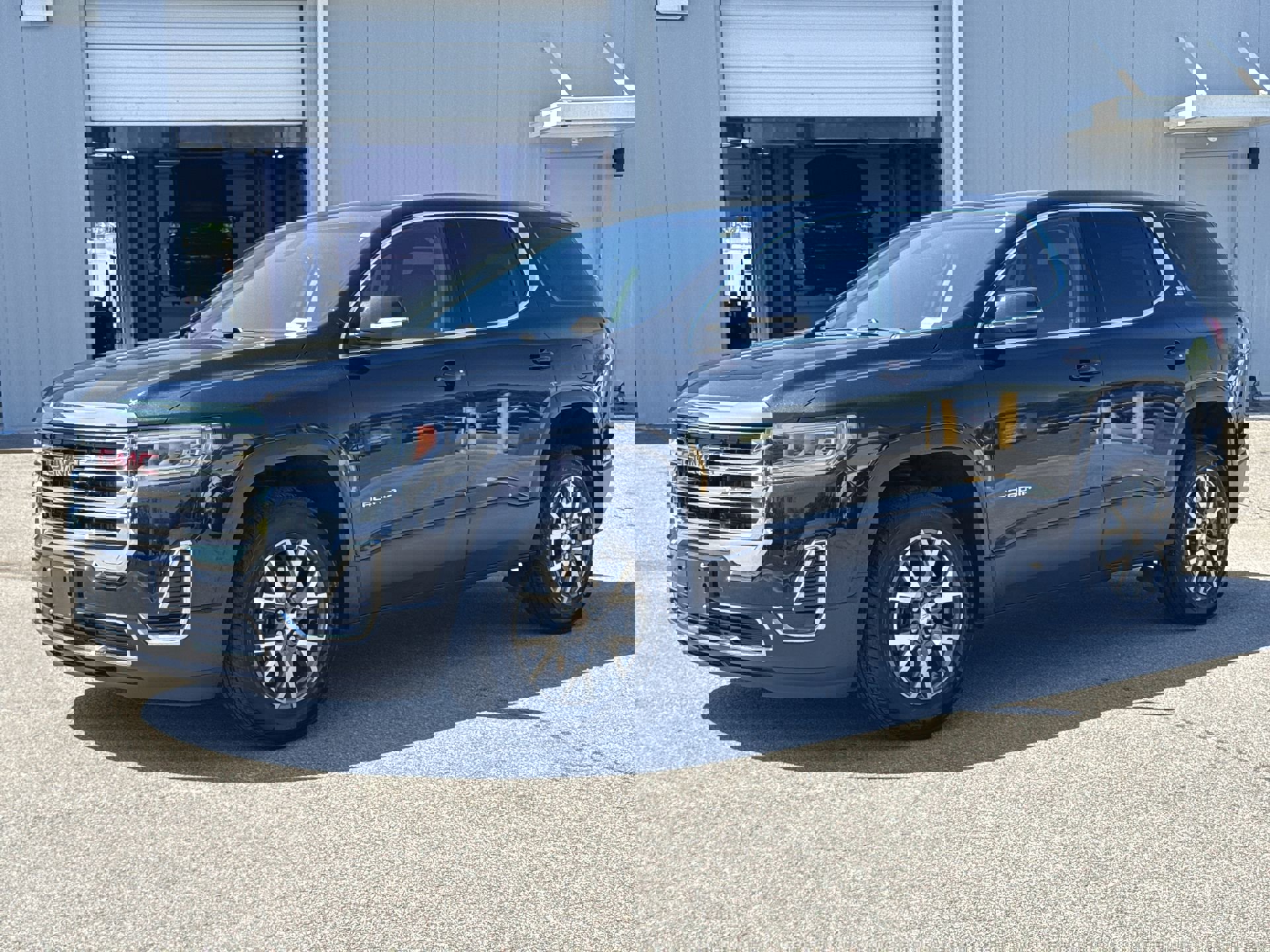 2023 GMC Acadia SLE photo 6