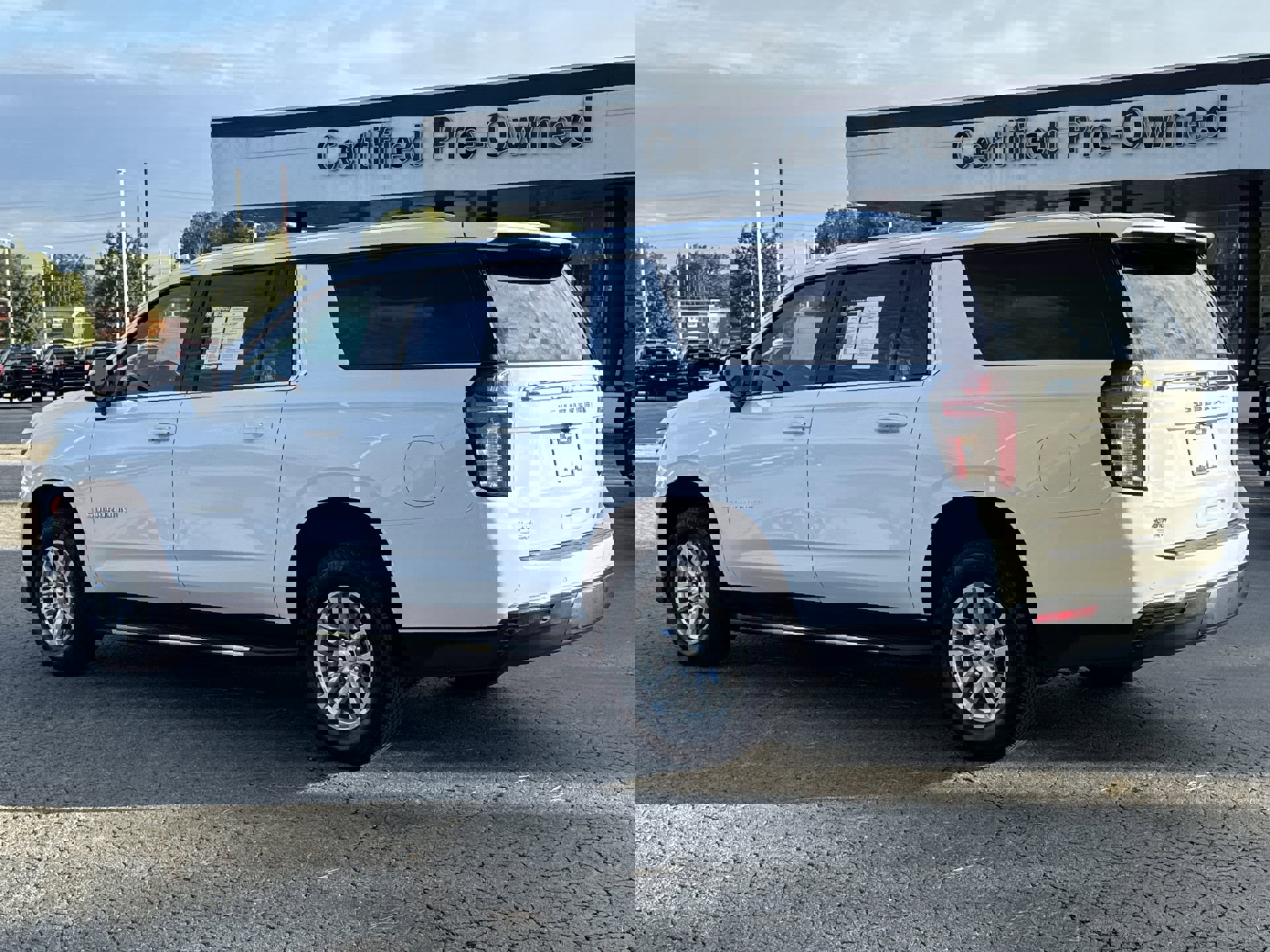 2024 Chevrolet Suburban LT photo 4